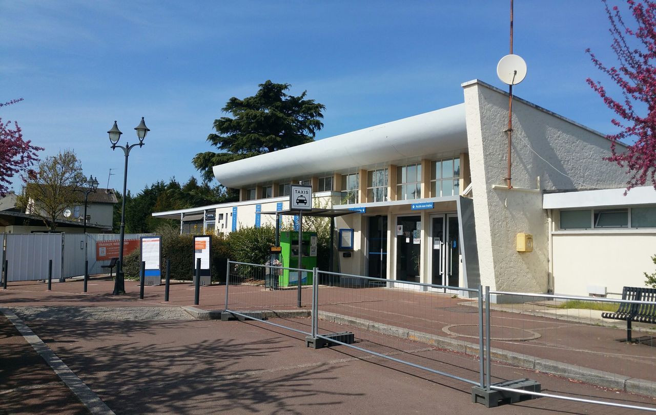 <b>Verneuil-sur-Seine.</b> Un homme de 20 ans a frappé trois agents de la surveillance de la SNCF qui voulaient le faire descendre à la gare. 