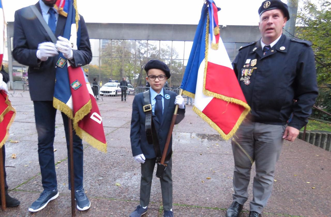 Le plus jeune porte-drapeau de France a tenu son rôle à Bobigny