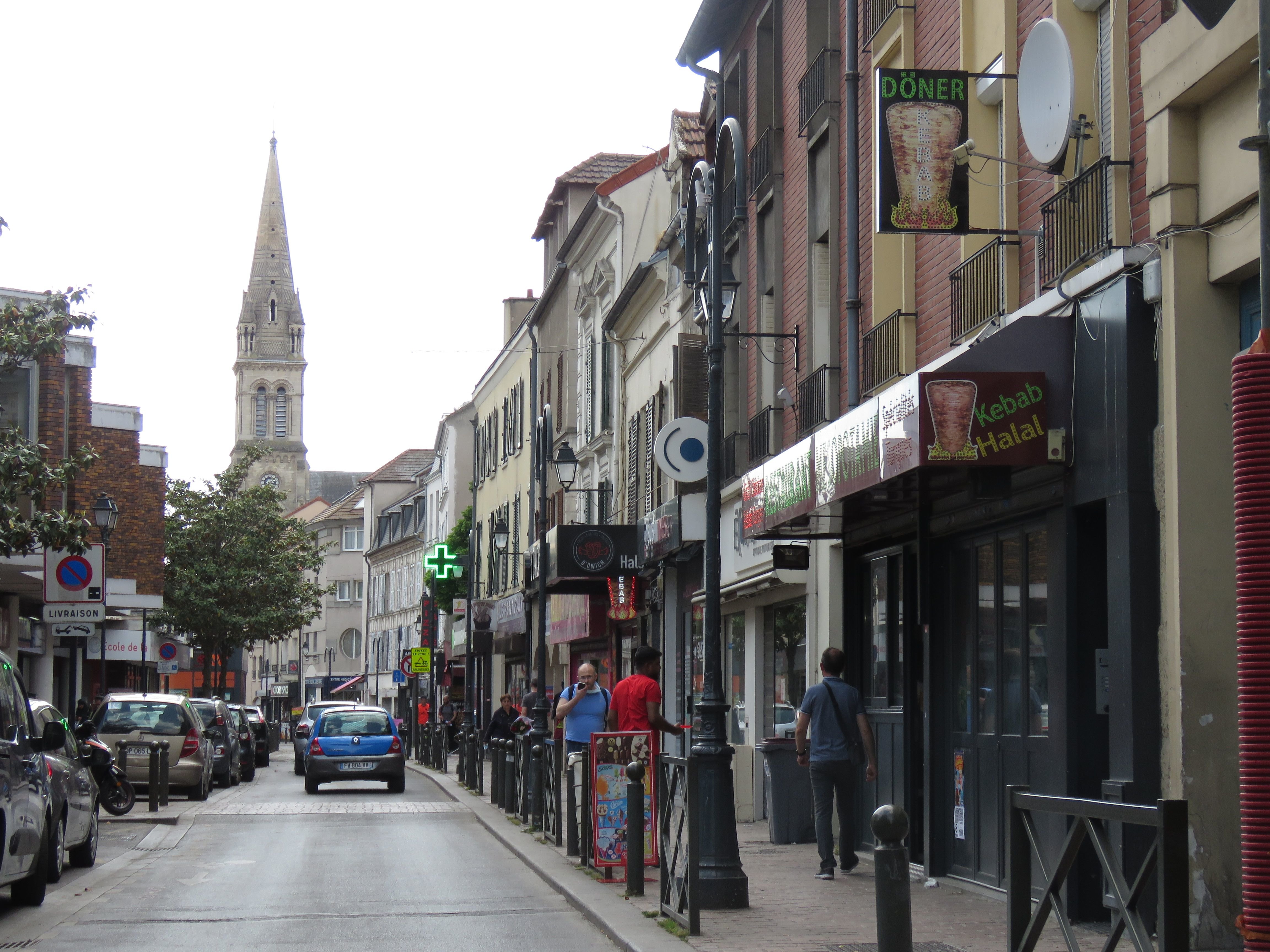 Argenteuil (Val-d'Oise), mardi 10 mai 2022. Le centre-ville, avec notamment la rue Paul-Vaillant-Couturier, tire les prix vers le haut. LP/T.C.