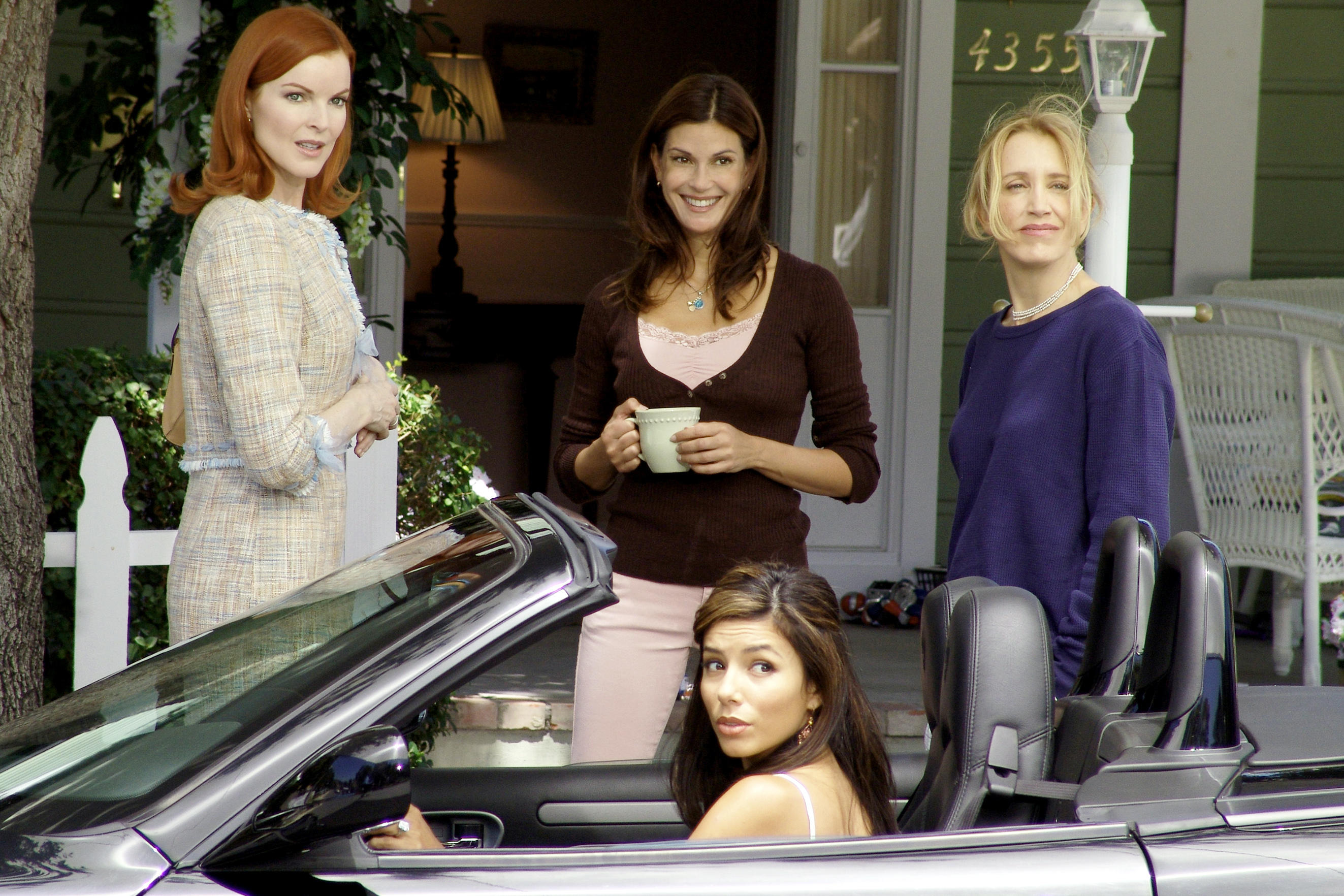 Les "Desperate Housewives" avec Marcia Cross, Teri Hatcher, Felicity Huffman et Eva Longoria dans la saison 1, en 2004. ©Everett/Bridgeman images