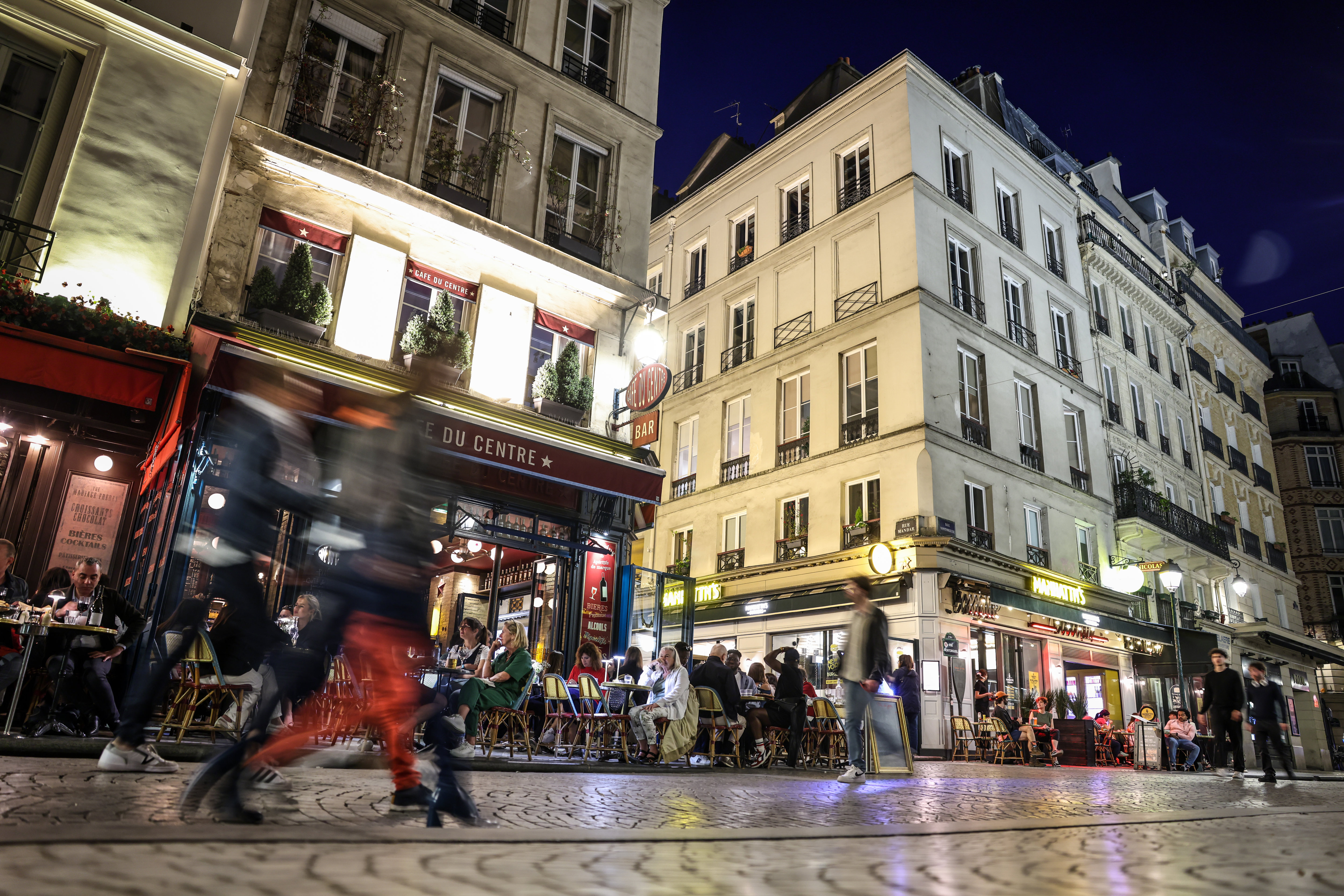 Paris (IIe), le 10 mai. La Ville veut notamment limiter les nuisances sonores générées par les terrasses extérieures. LP/Fred Dugit