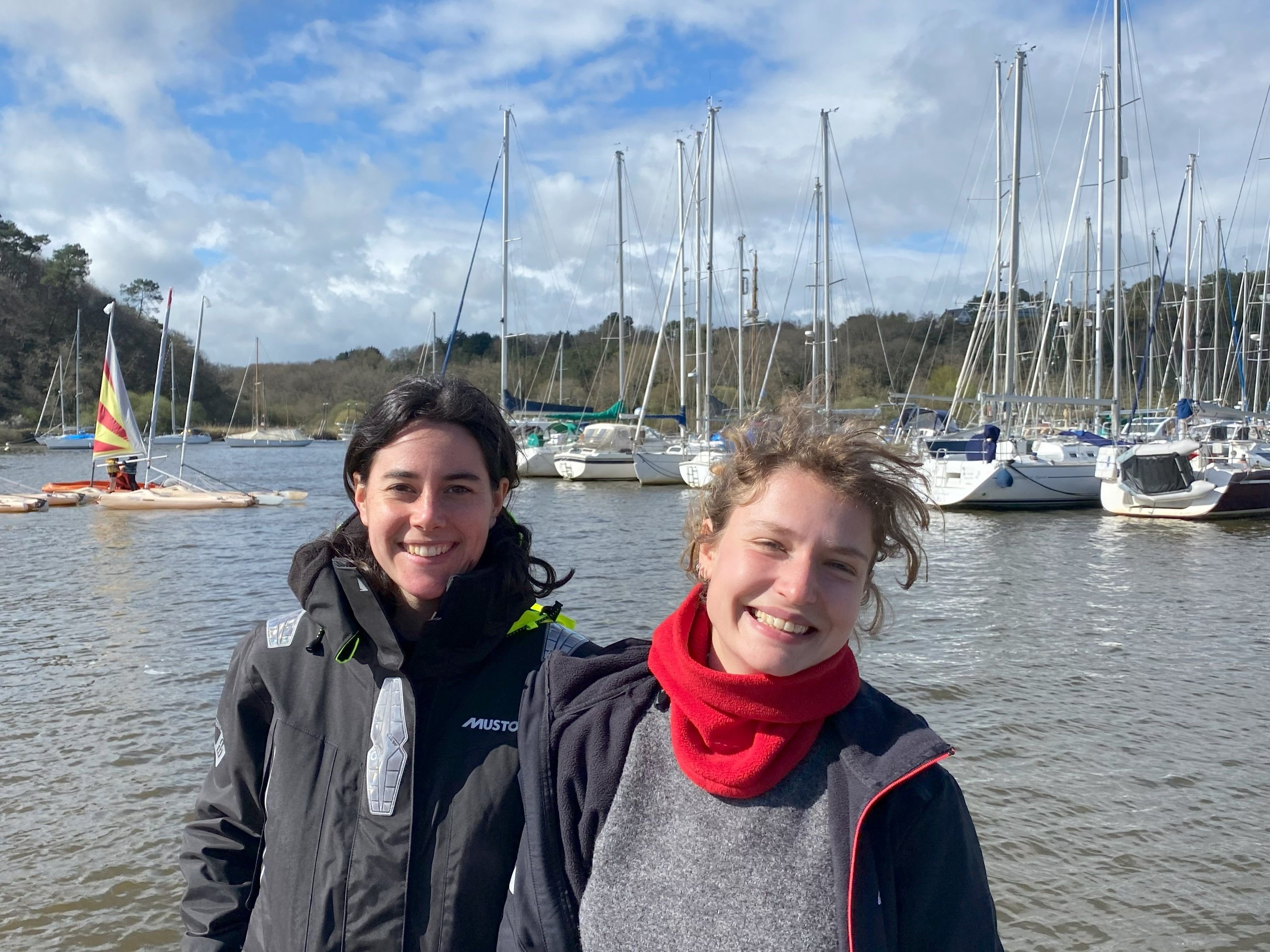 Coline Dedieu (à g.) et Zoé Garbé prendront la mer ce week-end ou en début de semaine prochaine, de la Bretagne au Sud de l'Europe pour défendre leur vision du monde de demain. DR