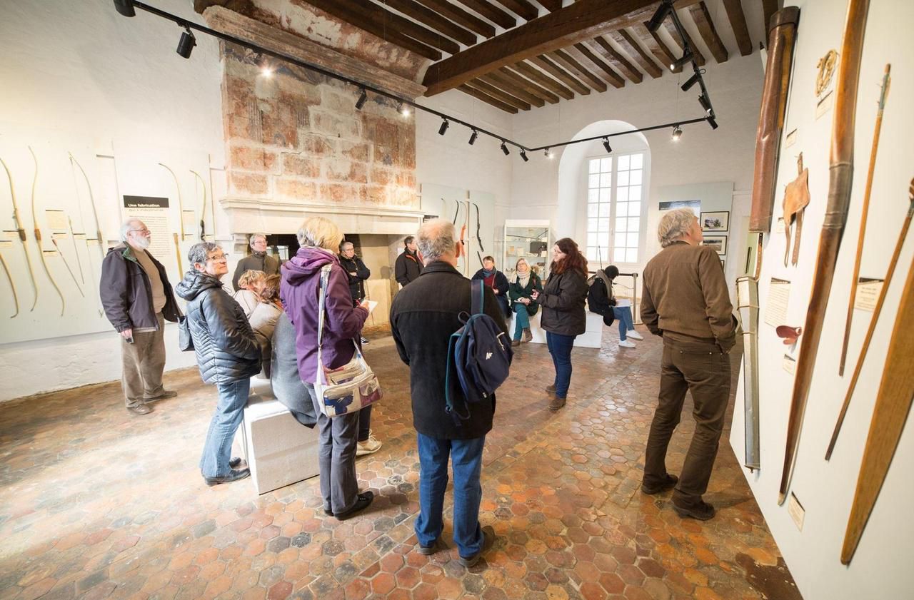 <b></b> En cet été « Covid », le musée de l’Archerie et du Valois est revenu à ses fondamentaux, en remettant en place des visites guidées, autour des collections permanentes.