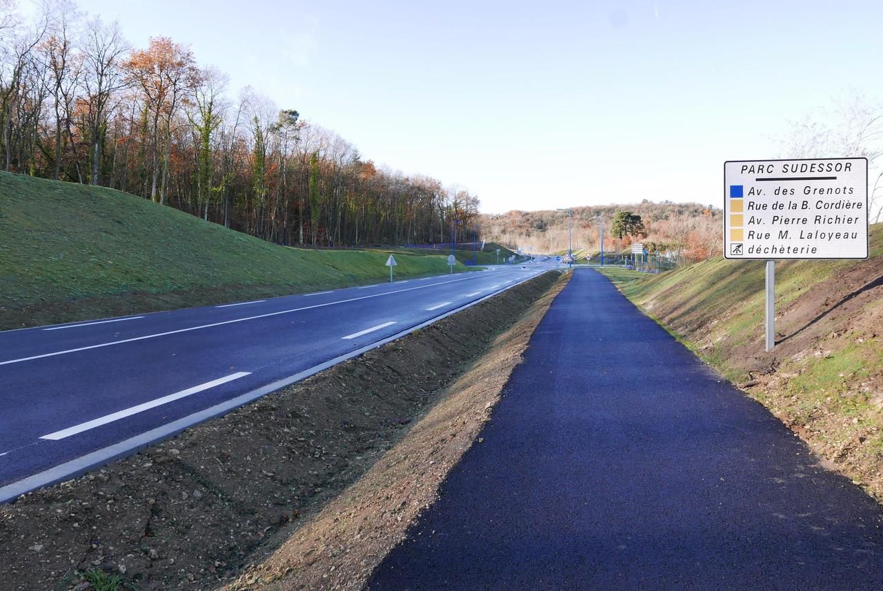 <b></b> Après sept mois de travaux, le tronçon de route de 2 km, conçu avec du chanvre et permettant de circuler entre Étampes et Brières-les-Scellés, ouvrira ce vendredi.