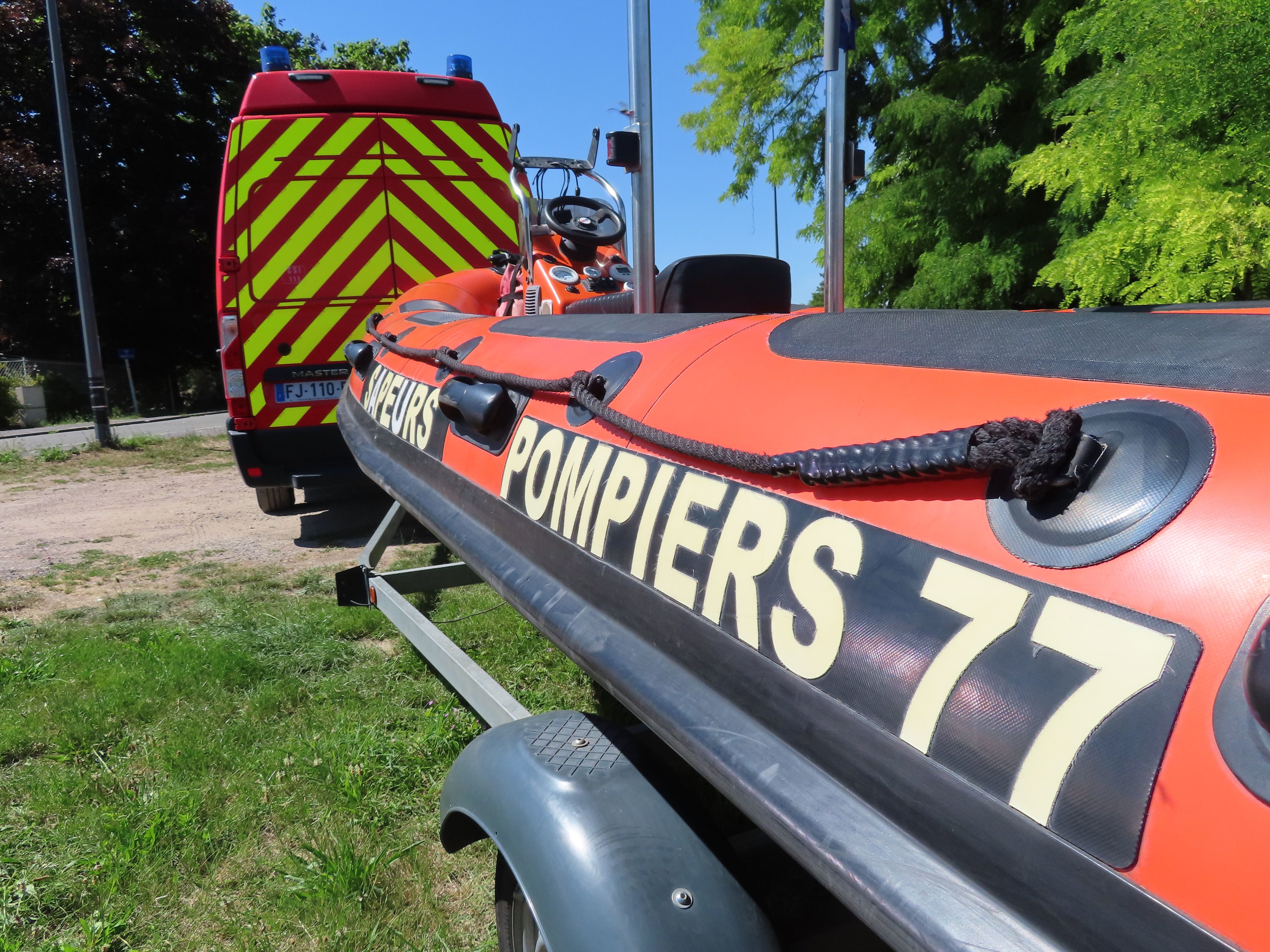 Illustration. Les pompiers ont plongé dans la Seine et ont repêché le corps sans vie d'un SDF de 38 ans. LP/Thomas Segissement