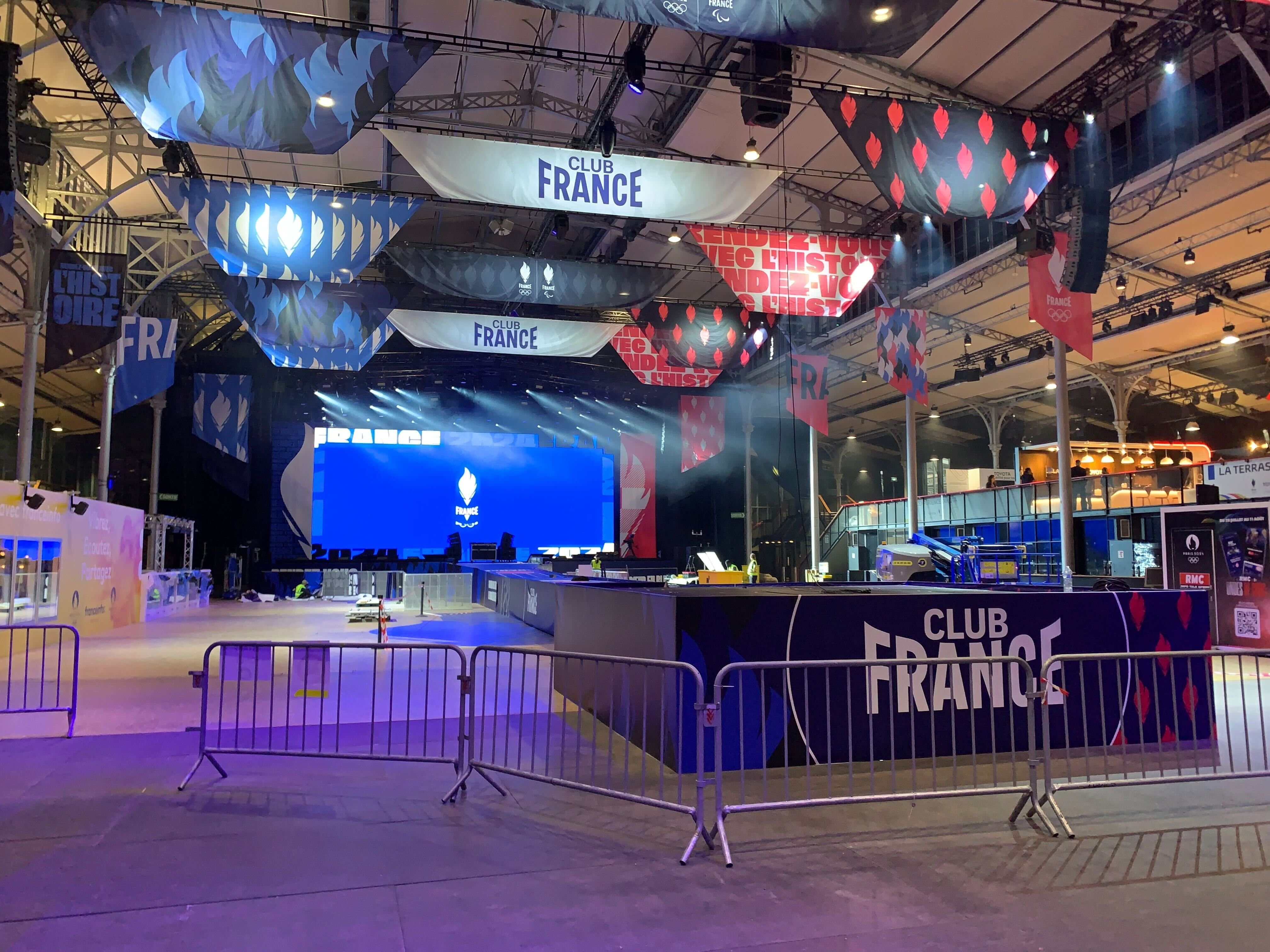 Le Club France est dans les derniers préparatifs … Il ouvrira ce samedi 27 dès 10h au Parc des Nations de la Vilette. Cet espace dédié aux supporters pourra accueillir au total 25 000 personnes dont 5000 à l’intérieur des Halles. LP/Eloi Thouault