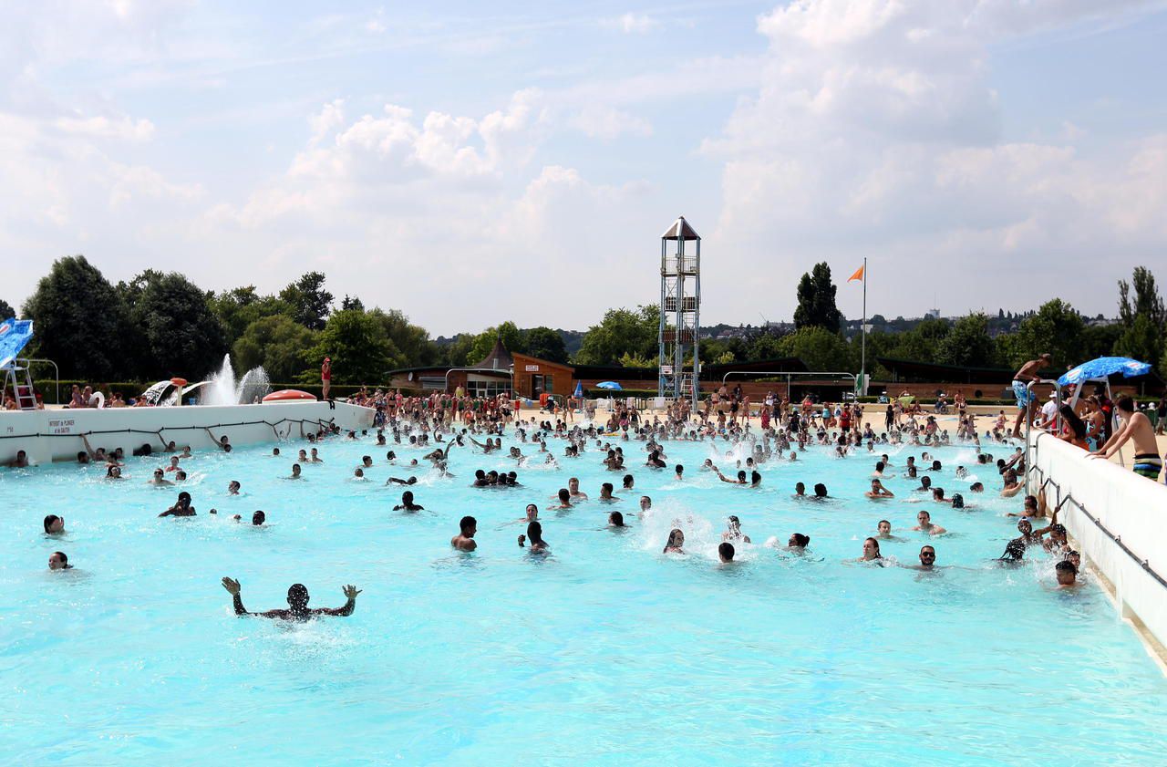 <b></b> Étampes. La piscine à vagues de la base de loisirs attire des milliers de visiteurs chaque été.