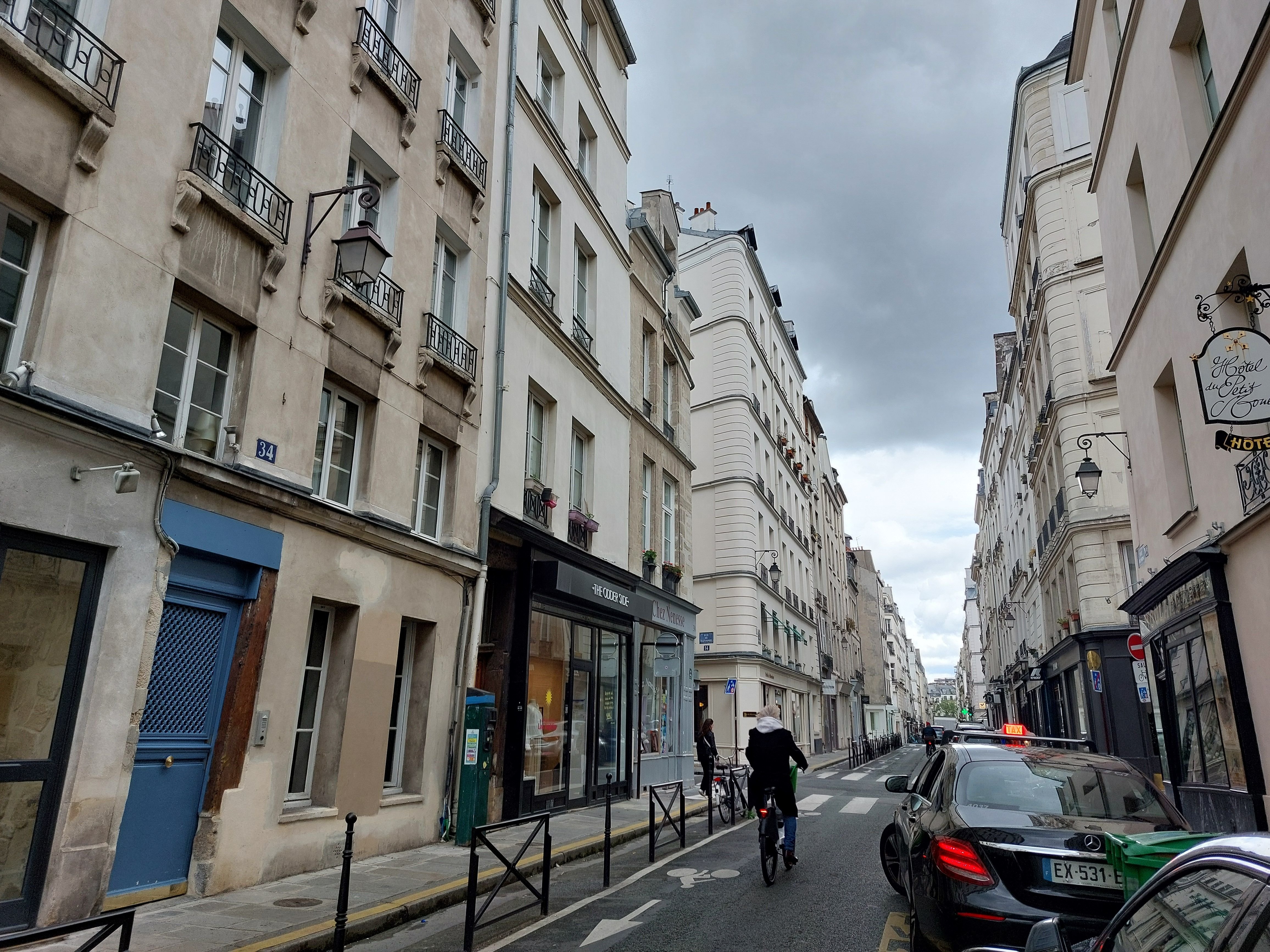 Une enquête a été ouverte pour faire la lumière sur un coup de feu et des blessés, dans un appartement de la rue de Poitou, à Paris (IIIe) dans le quartier du Marais au soir du 16 avril. LP/Carole Sterlé
