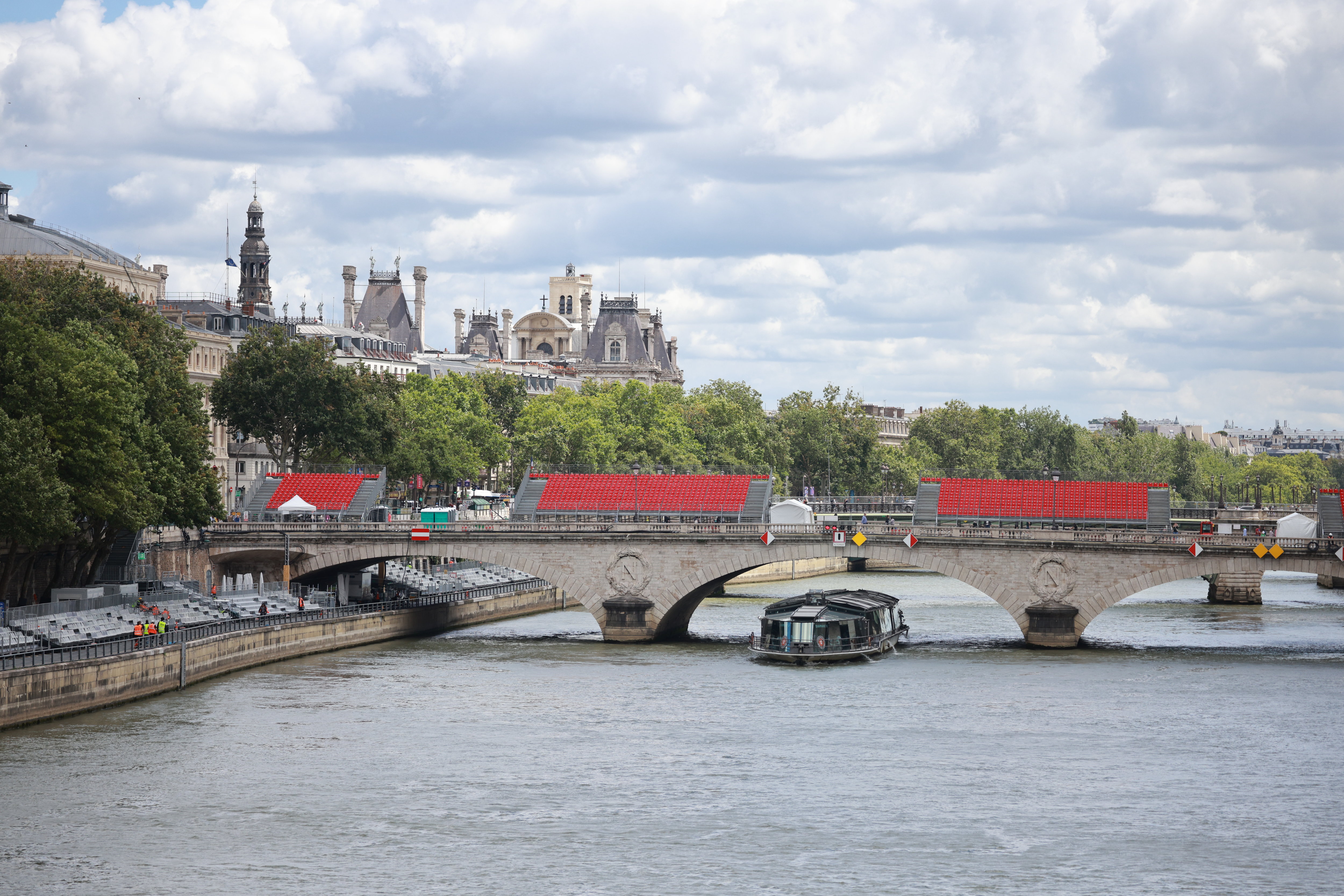 Le fait que la cérémonie d'ouverture des JO se déroule sur la Seine augmente l’attractivité de l’évènement pour les Français. LP/Olivier Arandel