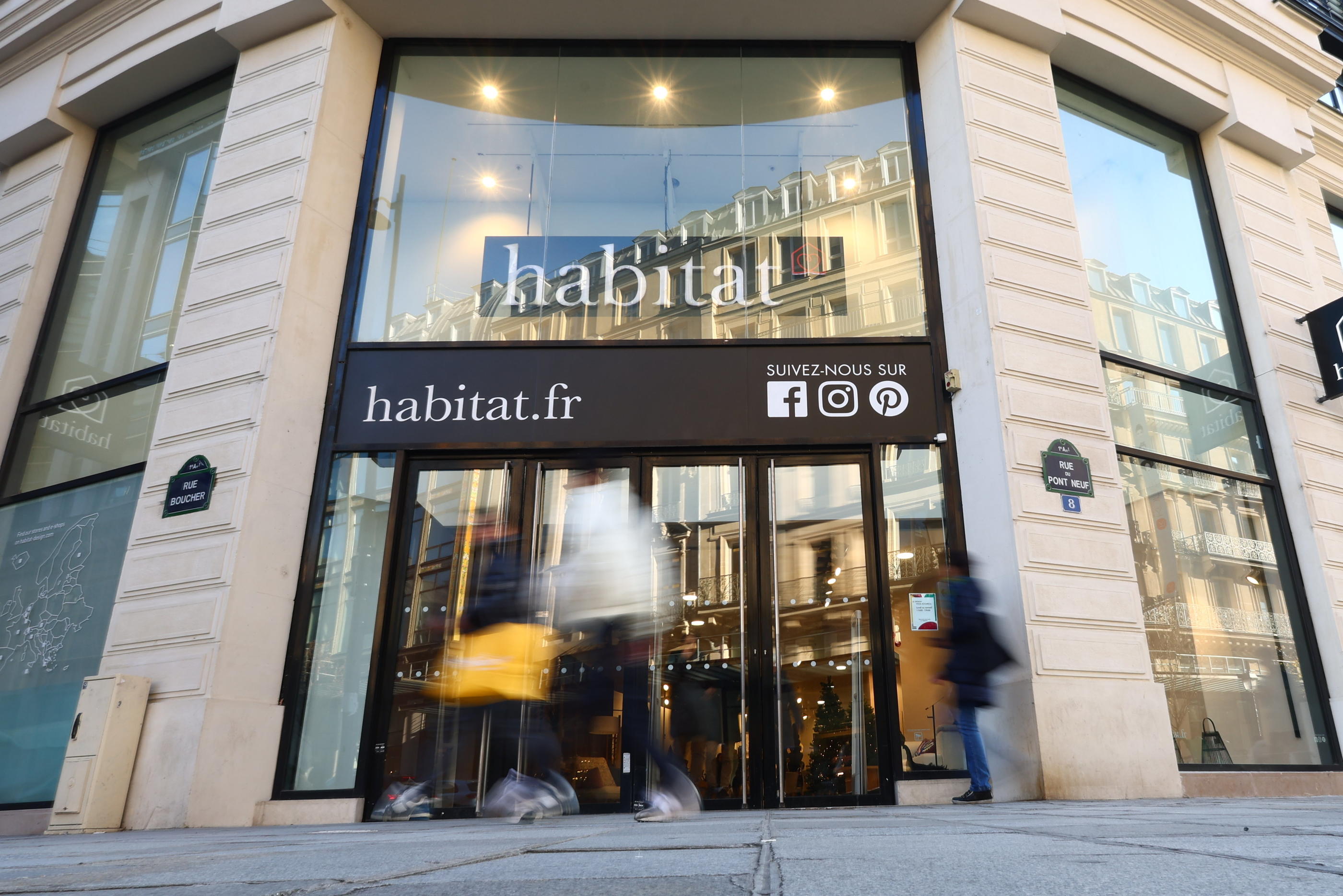 Depuis ce vendredi, Habitat n’accepte plus les nouvelles commandes et « ne vend plus que ce qu’il a en stock », ici la boutique de la rue du Pont-Neuf à Paris (Ier). LP/Arnaud Journois