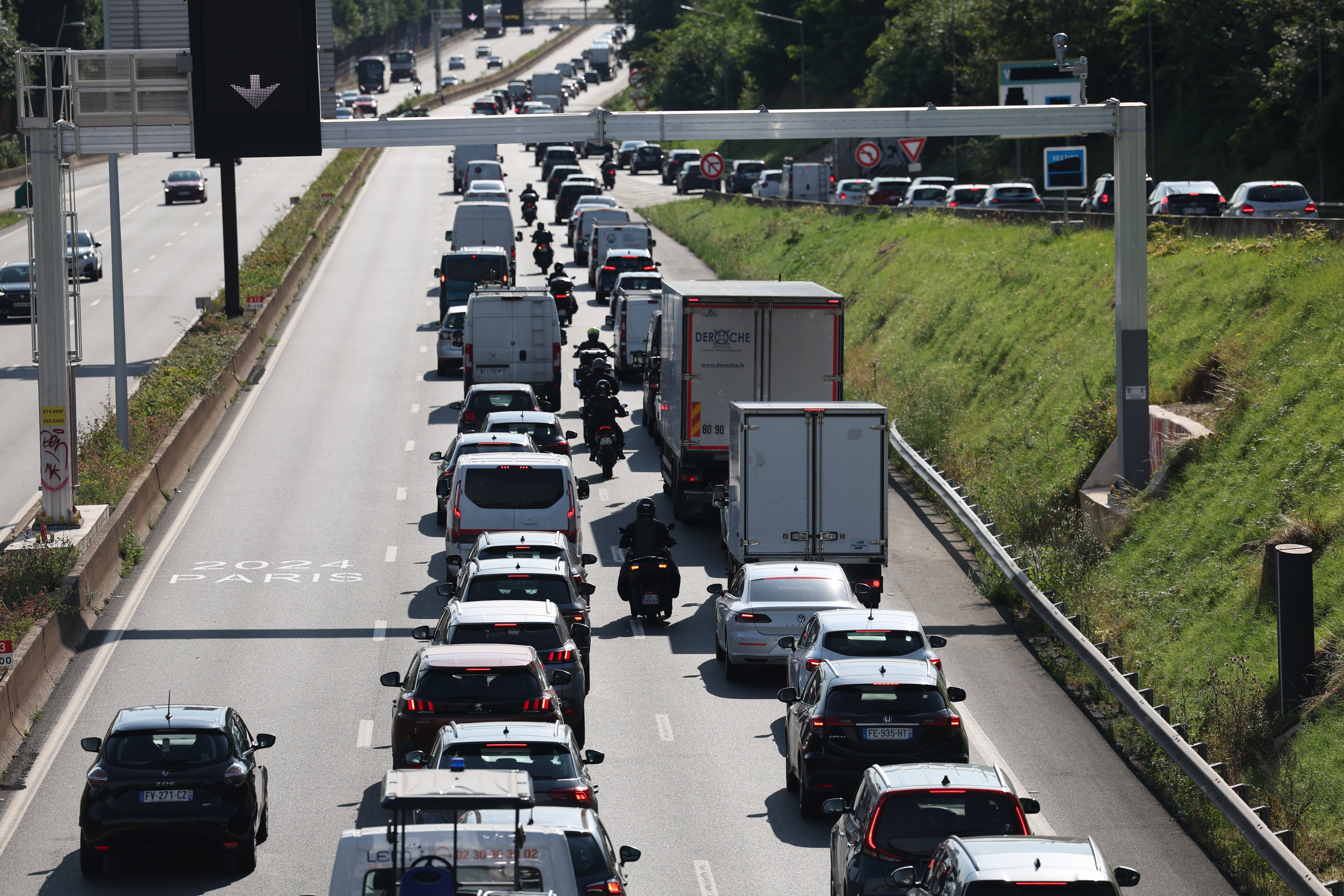 Les voies olympiques mises en place cet été sur l'A13 (photo) et l'A1 pourrait être transformées en voie de covoiturage « fin 2024, début 2025 ». LP/Arnaud Journois