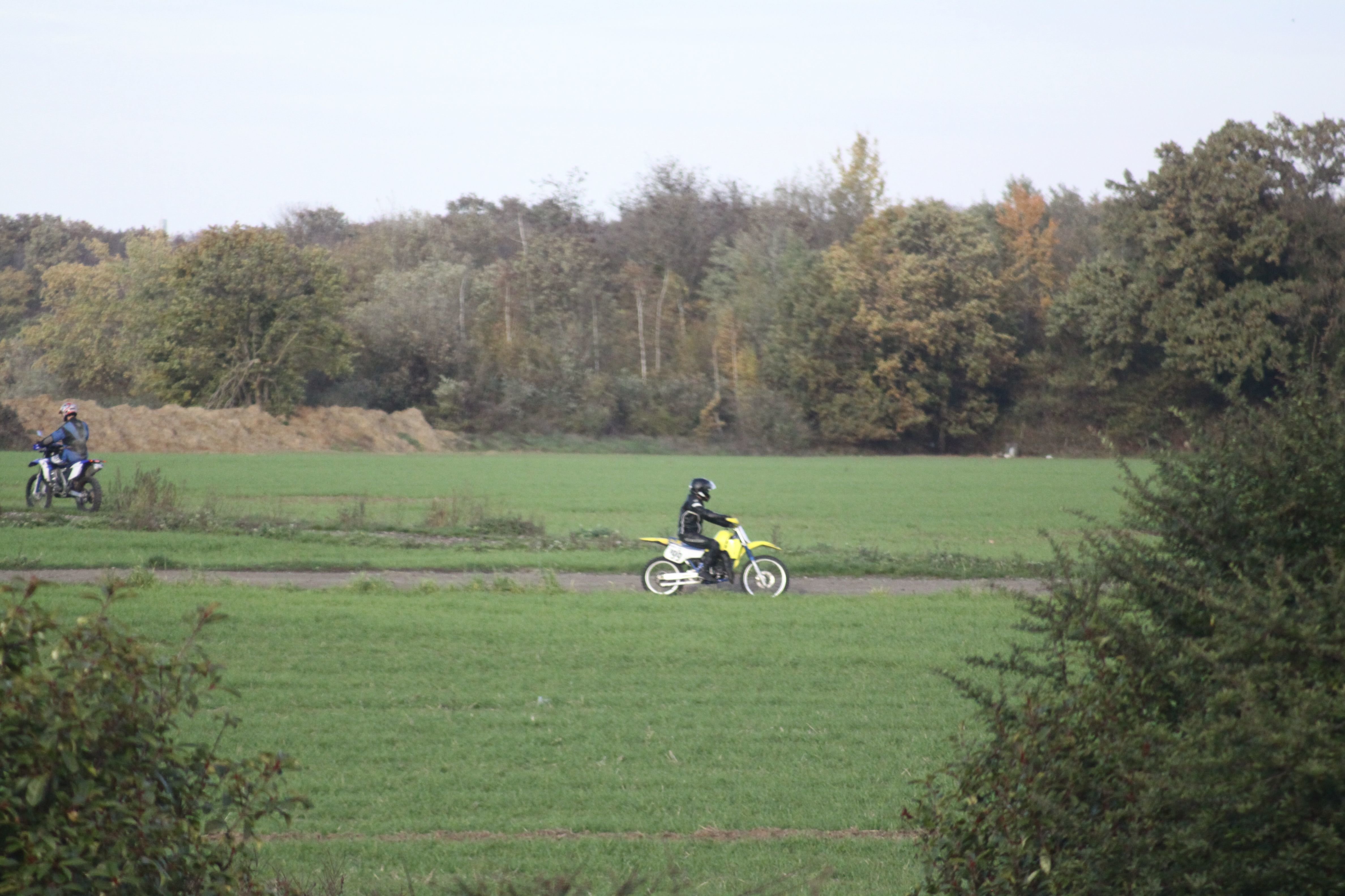 Selon les voisins des anciennes carrières de Gouvieux (Oise), le nombre de motards ne cesse de grossir depuis le premier confinement. /DR
