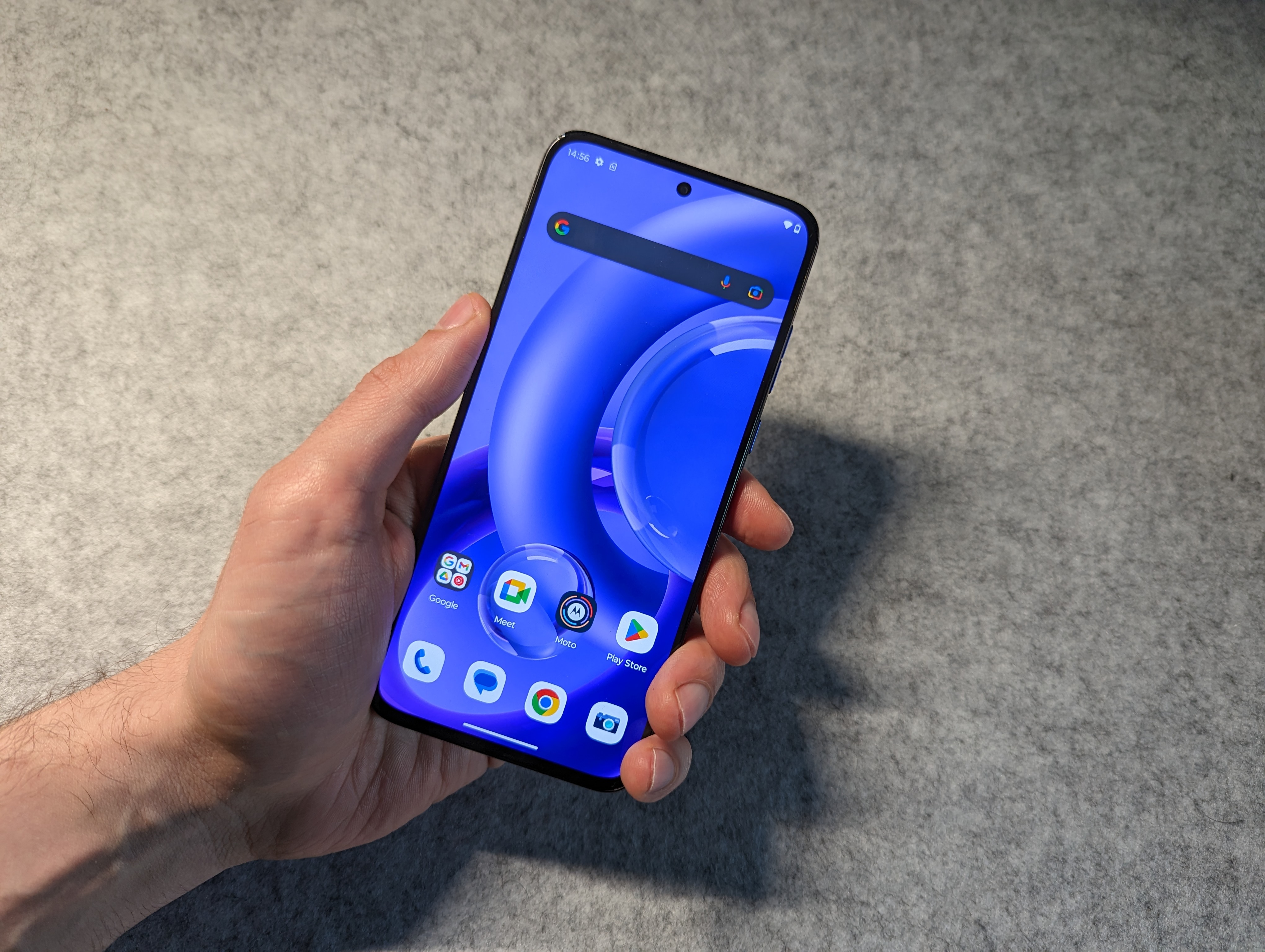 Le Edge 30 Neo de Motorola, à 299 euros, maintient un prix abordable tout en offrant de belles fonctionnalités comme la charge ultra rapide. LP/Adrien Lablanche