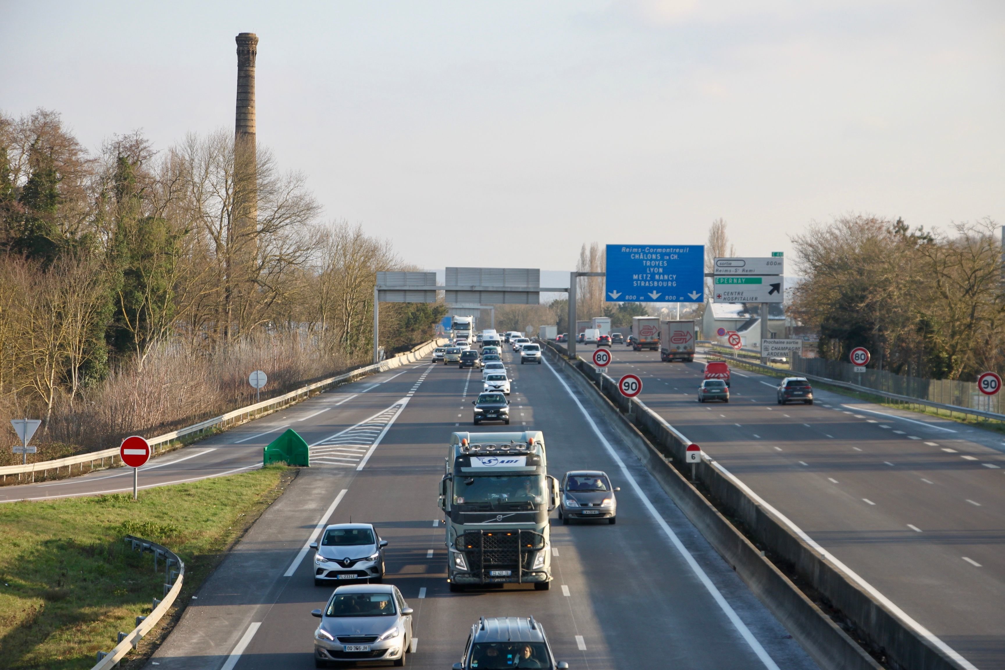 La traversée urbaine de Reims, où des dépassements de seuil en matière de pollution de l'air ont été détectés, fait partie de la zone à faibles émissions mobilité (ZFE-m). LP/Simon Ksiazenicki