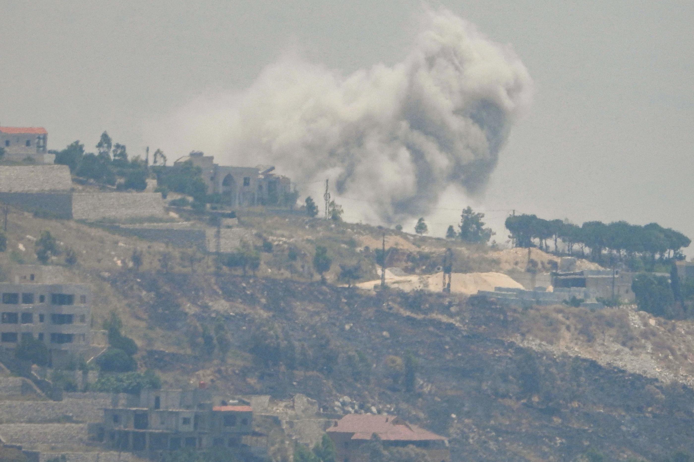 Les échanges de tirs entre l'armée israélienne et le mouvement libanais Hezbollah sont quotidiens à la frontière entre le Liban et Israël. AFP/Rabih DAHER