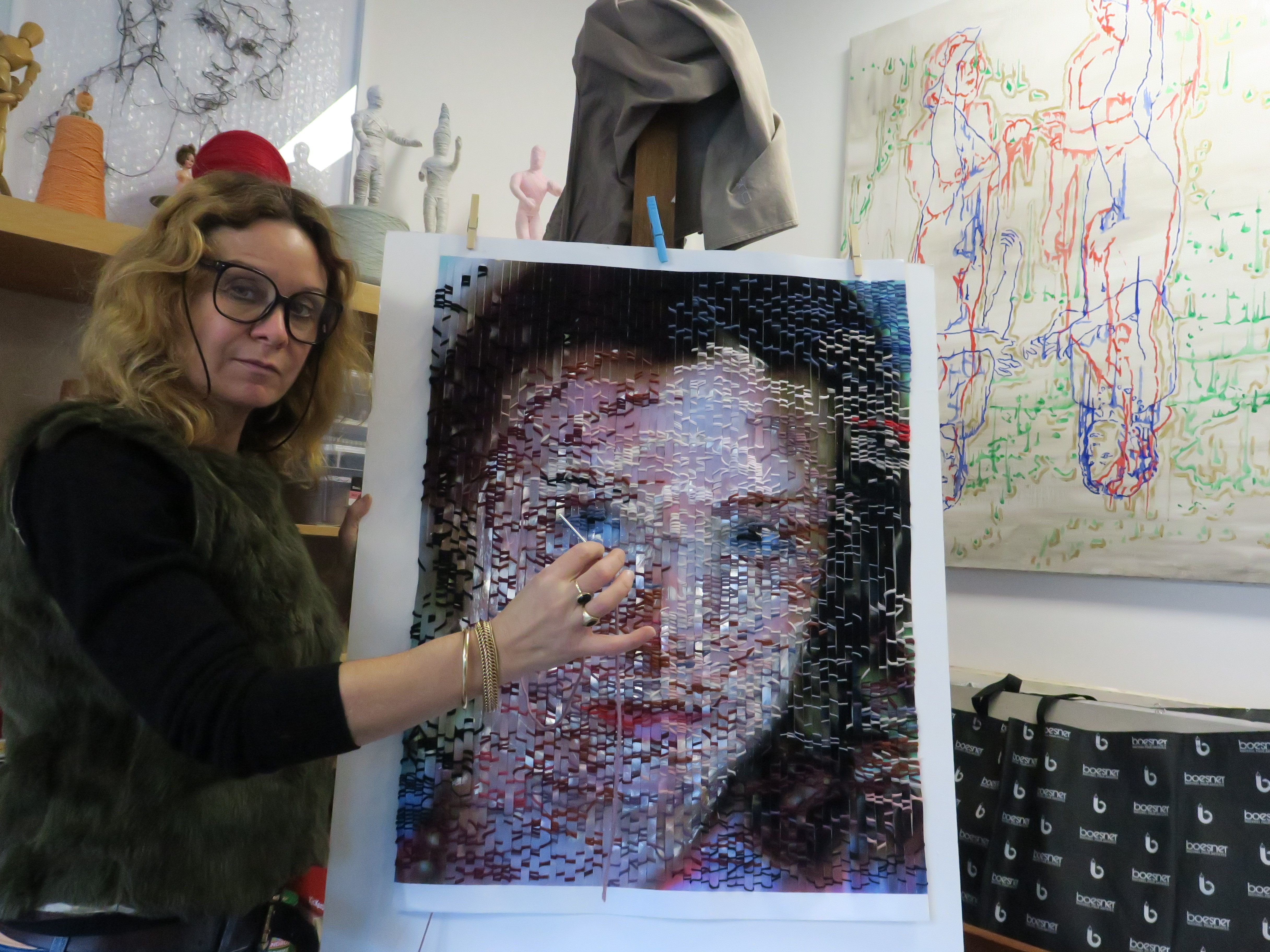 Champigny-sur-Marne, ce lundi. Guacolda, qui a installé son atelier dans la commune en 2018, fait partie des trois artistes val-de-marnais sélectionnés pour la Biennale d'art contemporain. LP/Laure Parny