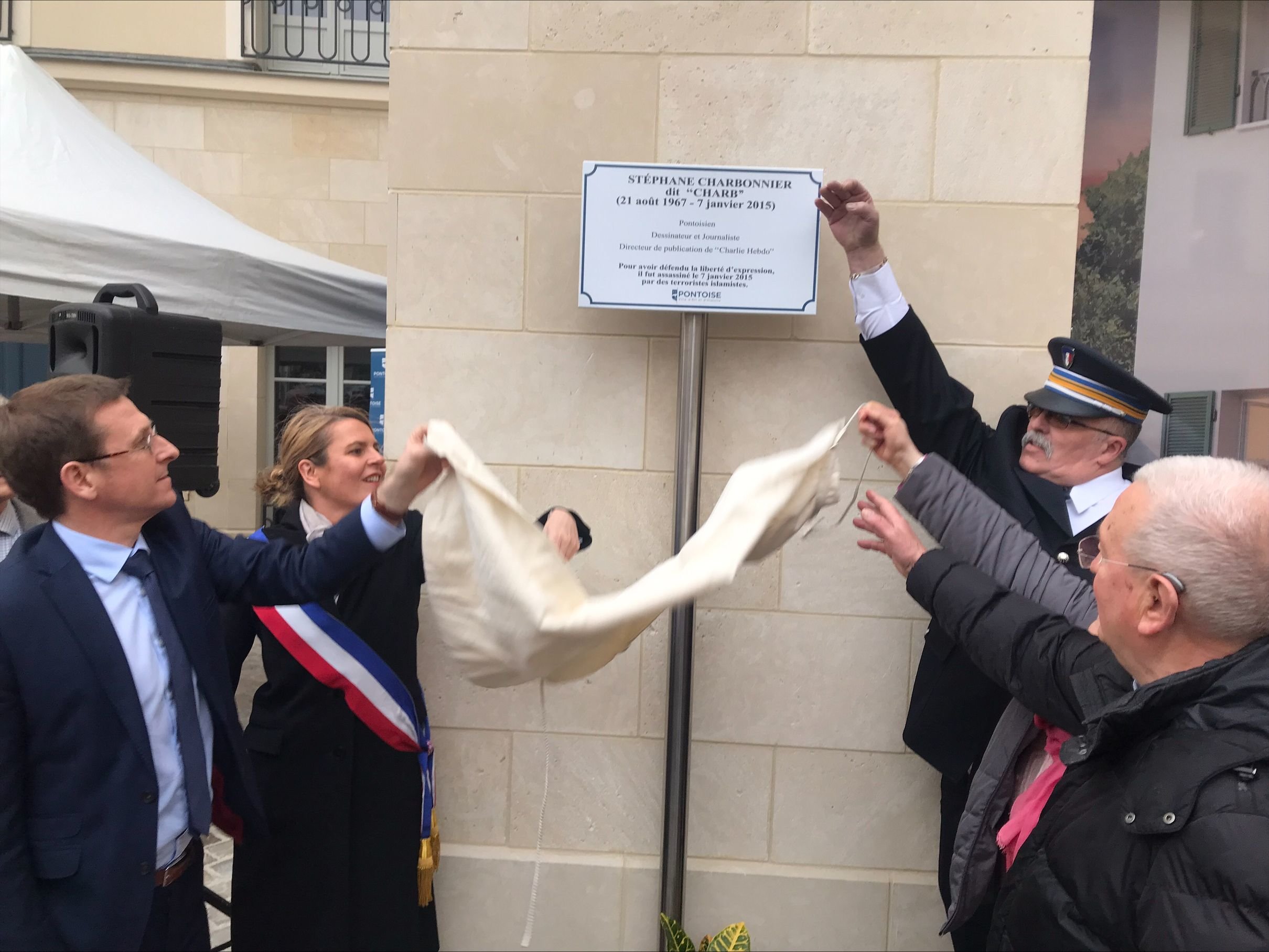 Pontoise (Val-d'Oise), vendredi 17 mars 2023. La municipalité a inauguré une plaque de rue au nom de Stéphane Charbonnier, dit Charb, dans le nouveau quartier de la gare. Ville de Pontoise
