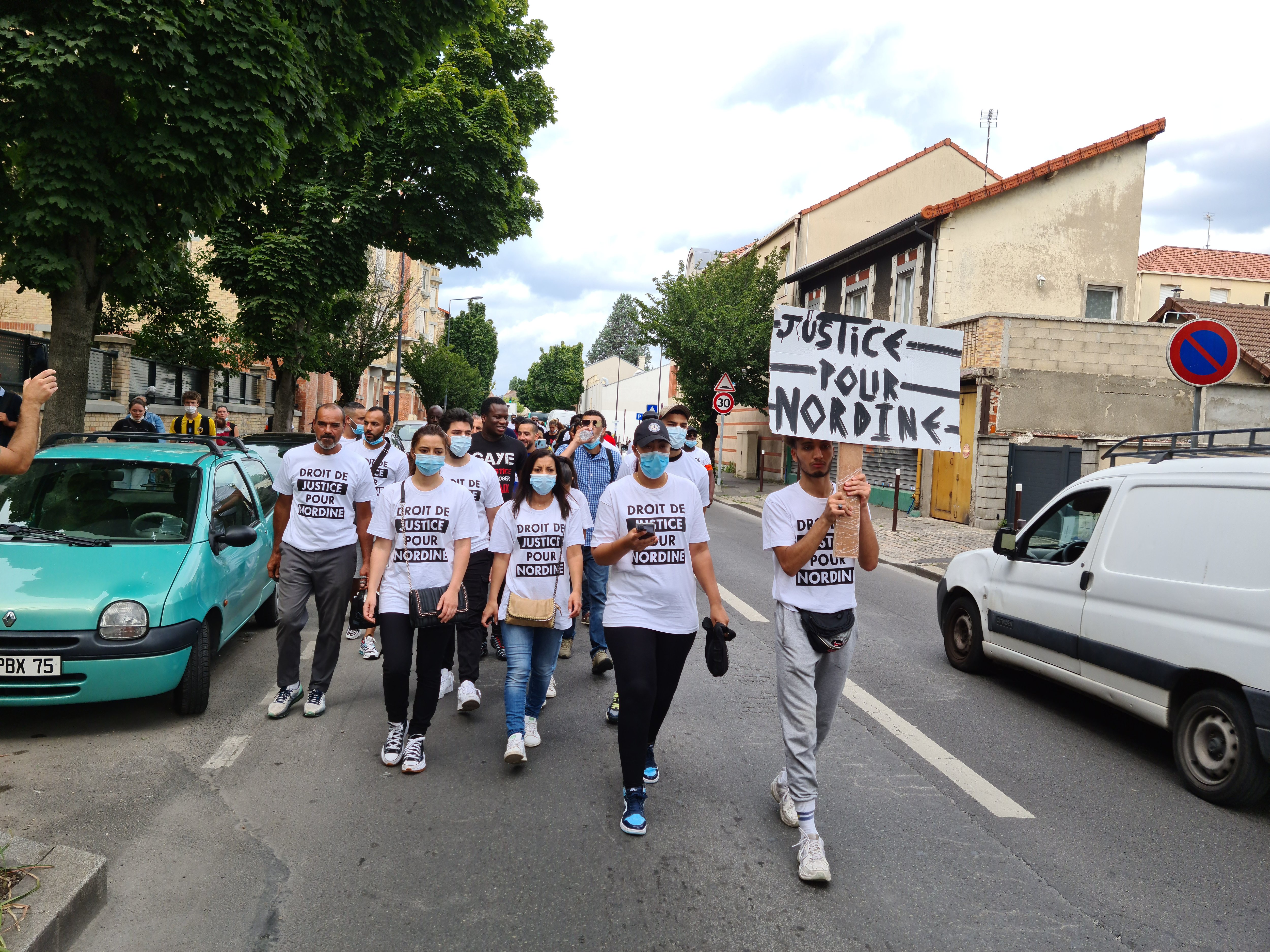 Stains (Seine-Saint-Denis), le 21 août 2021. Une centaine de personnes avait participé à une marche de soutien pour Nordine B., blessé par balles lors d'un contrôle de police et accusé de leur avoir foncé dessus avec son véhicule. LP/C.B.