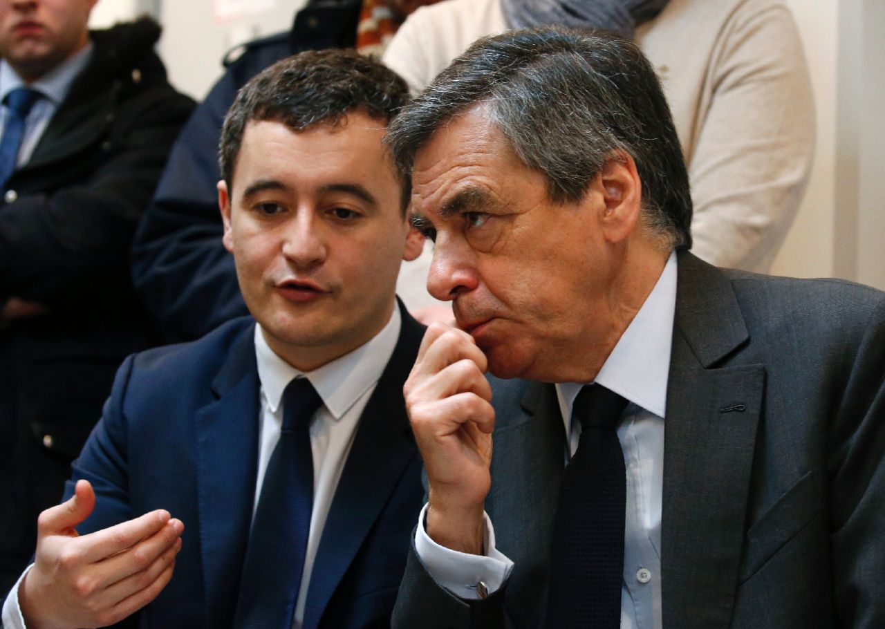 Gérald Darmanin et François Fillon, ici le 17 février 2017 à Tourcoing. REUTERS/Pascal Rossignol