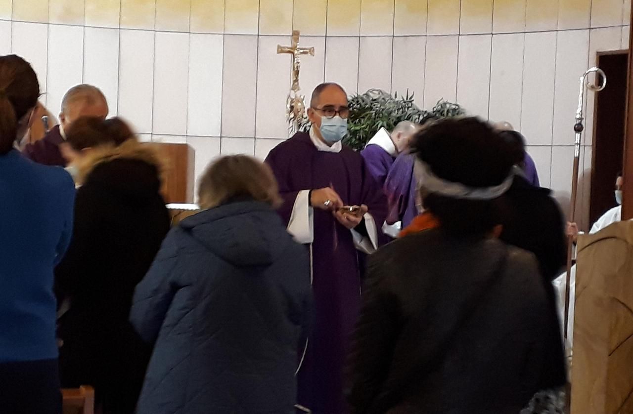 <b></b> Fontenay-aux-Roses, chapelle Sainte-Rita, le 29 novembre 2020. Pendant que Monseigneur Matthieu Rougé, évêque de Nanterre, a célébré la messe du premier dimanche de l’Avent, le Conseil d’Etat a annulé la jauge de 30 personnes.