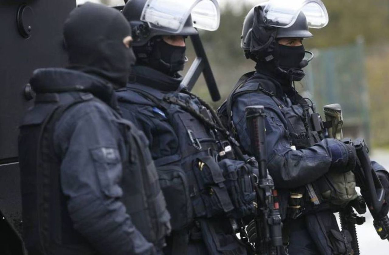 Police - ECUSSON GEND. GIGN SECURISATION AMBASSADE DE FRANCE EN