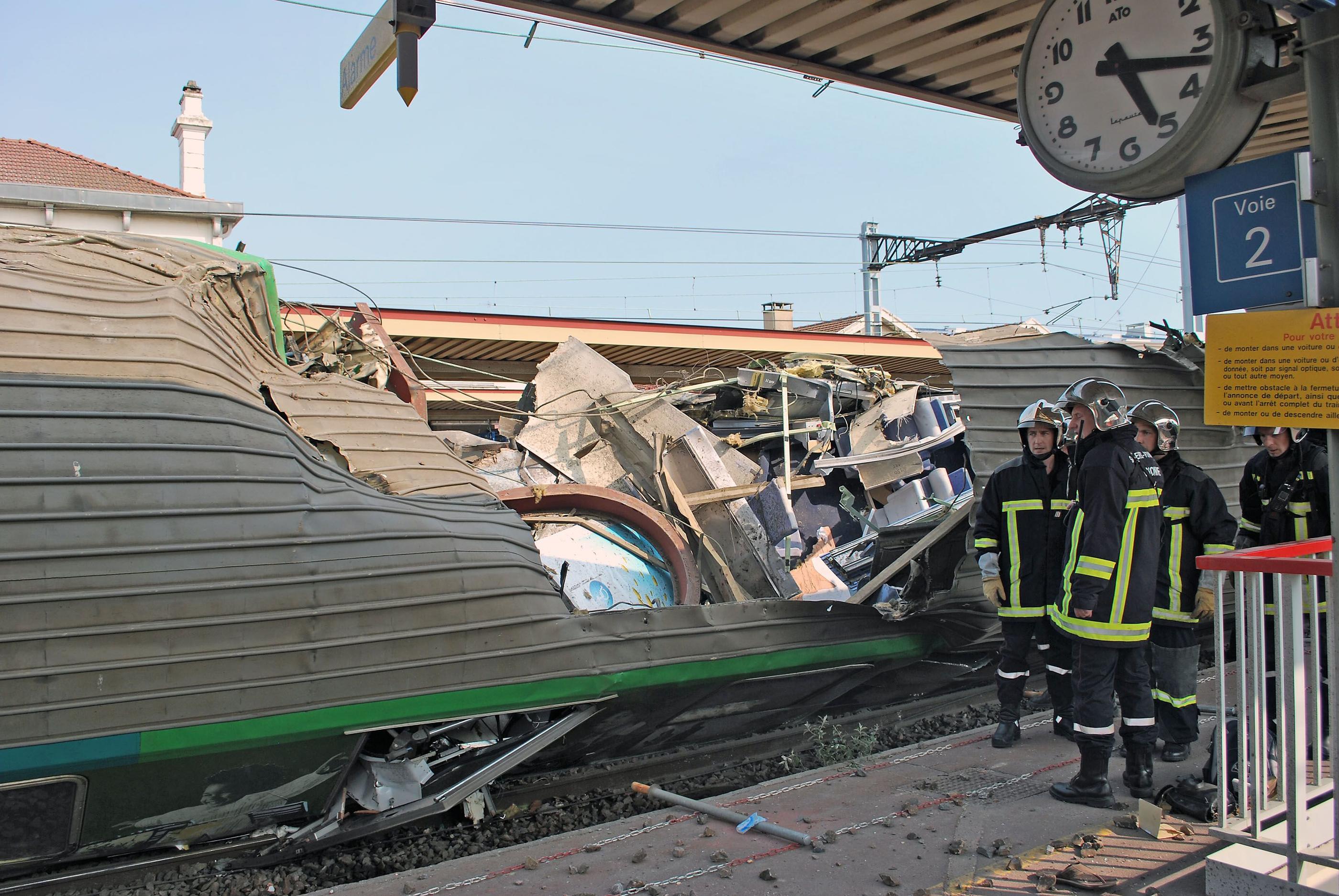 Le train Paris-Limoges avait déraillé le 12 juillet 2013 en gare de Brétigny-sur-Orge (Essonne), faisant 7 morts et plus de 400 blessés. SDIS 91