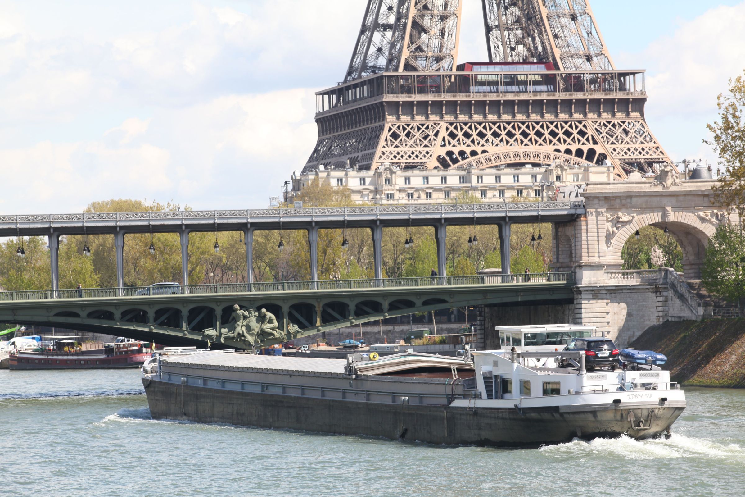 Le transport fluvial est en pleine expansion à Paris. Après Franprix, c'est Ikea qui a décidé de livrer ses clients en passant par la Seine. (Illustration). LP/Olivier Boitet