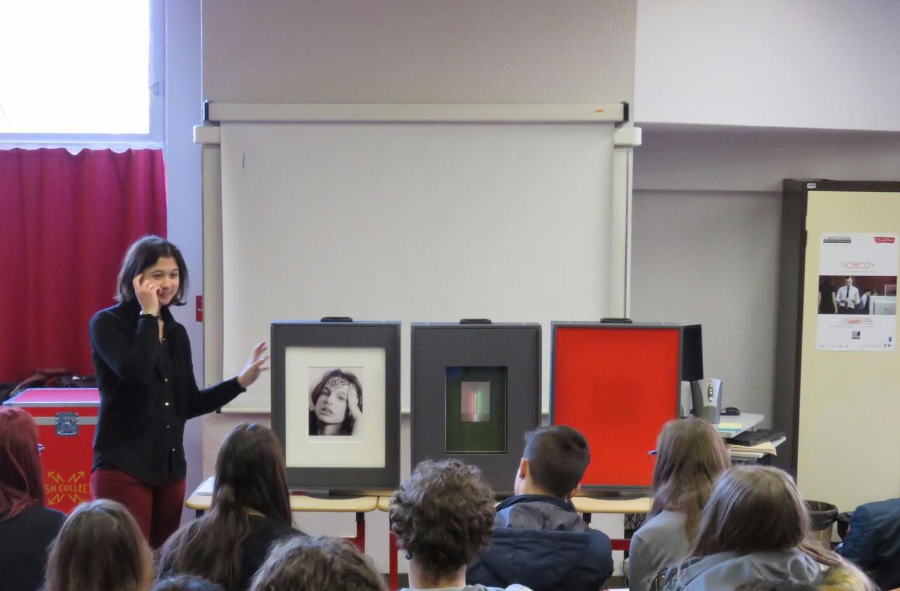 <b></b> Archives. Présentation de la malle d’art Flash Collection au lycée Kastler en décembre 2016 