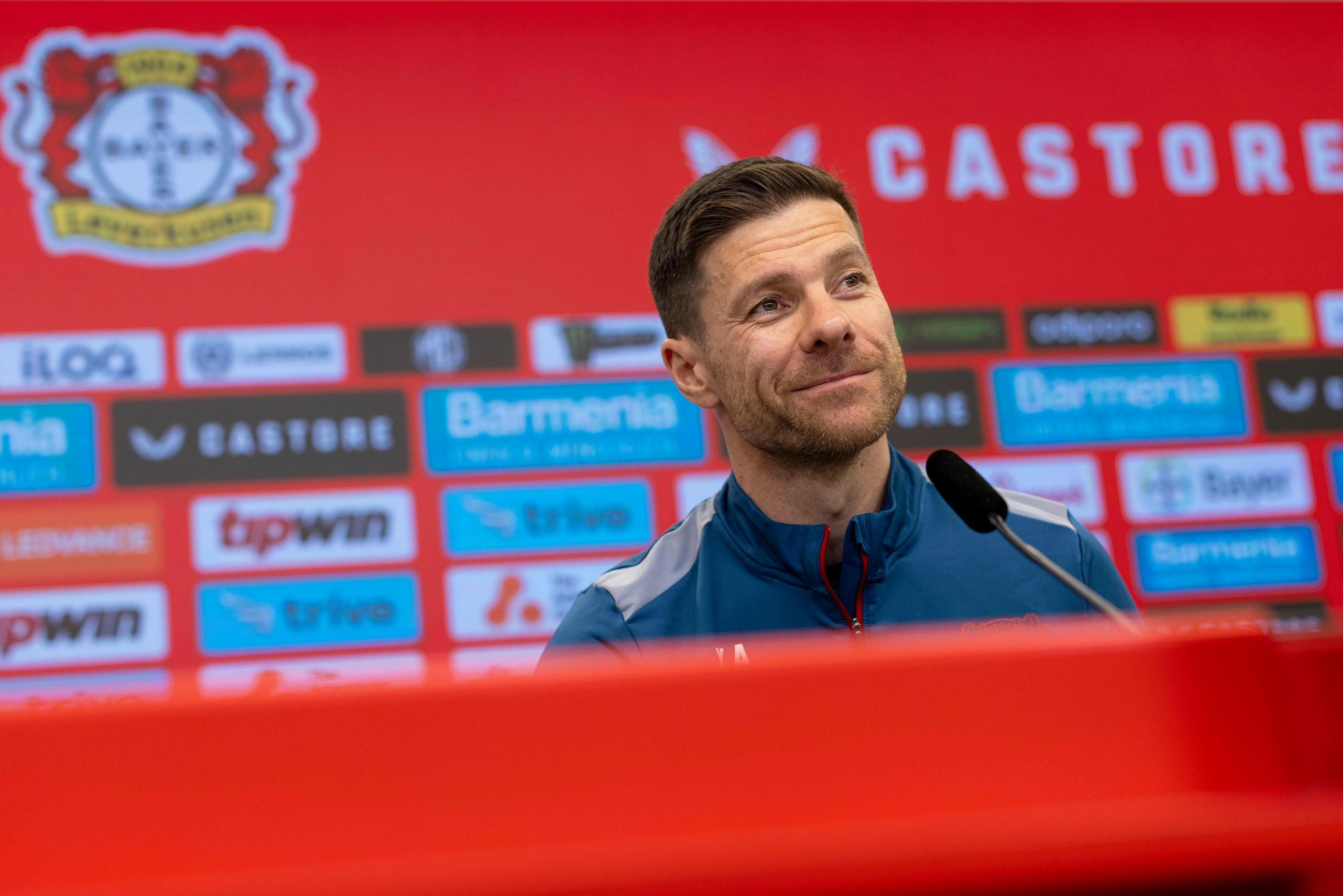 Xabi Alonso a annoncé ce vendredi en conférence de presse qu'il resterait l'entraîneur du Bayer Leverkusen la saison prochaine, malgré les convoitises. Icon Sport/Christoph Reichwein