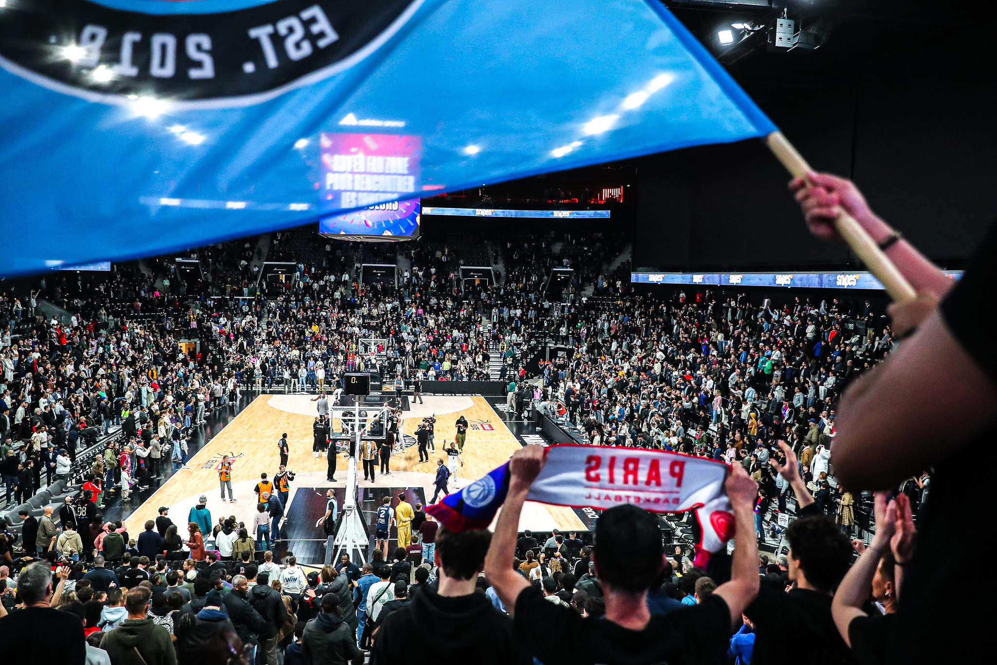 Devant une Adidas Arena fournie, le Paris Basketball a, face à Roanne, porté son invincibilité à 24 matchs de suite. Icon Sport/Thomas Proisy
