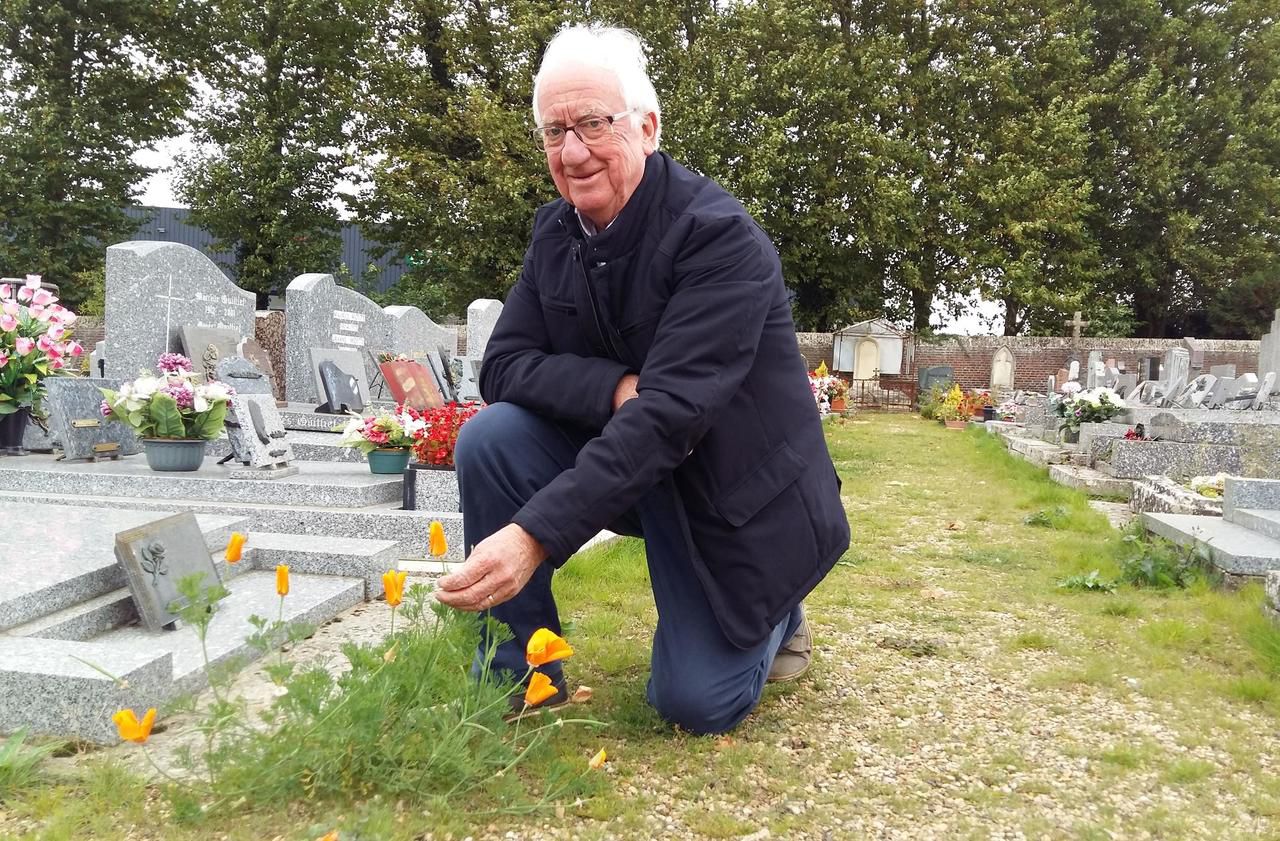 <b></b> Canly. Lionel Guibon, le maire de Canly, a végétalisé le cimetière de sa commune. Une solution alternative pour pallier l’usage des produits phytosanitaires. 