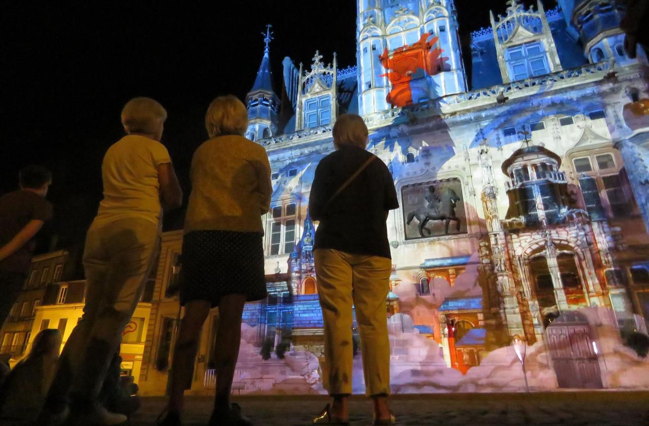 <b></b> Compiègne, ce mardi. Chaque soir, le son et lumière sera diffusé toutes les 15 minutes de 22 à 23 heures. 