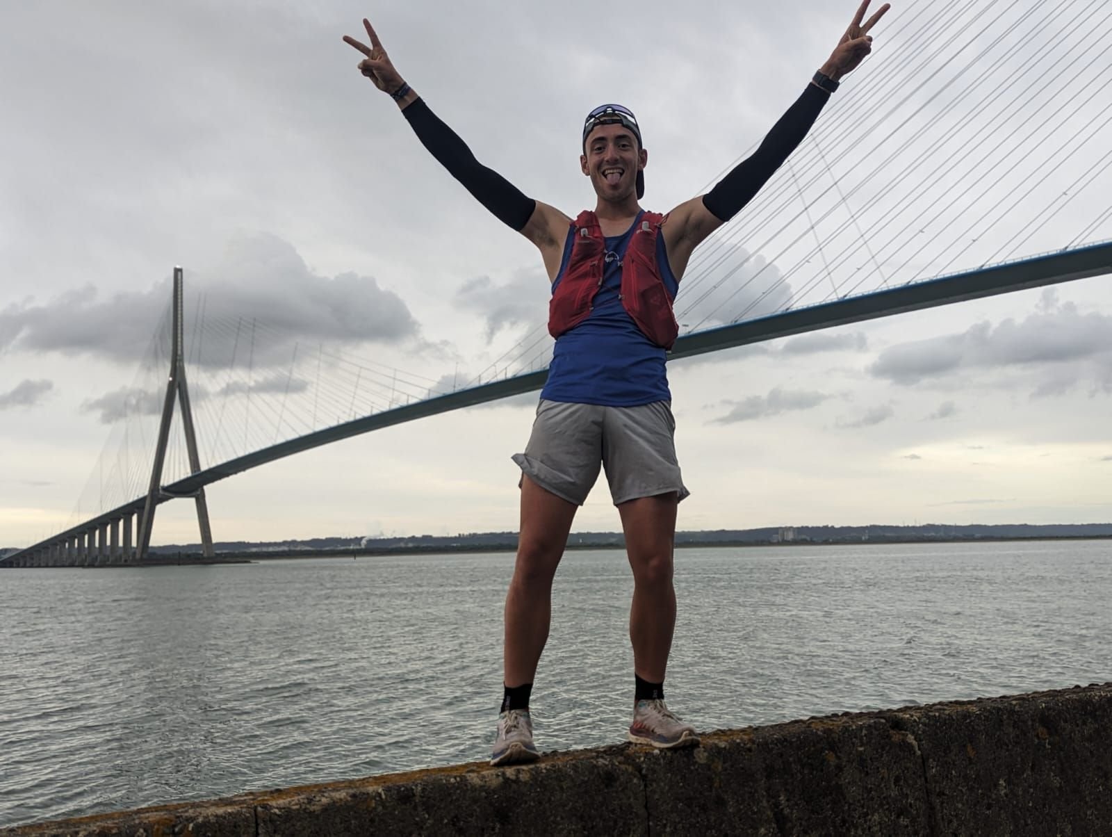 Honfleur, ce samedi. Parti des Yvelines, Baptiste Cianelli a rejoint le pont de Normandie après près de deux jours de course. DR