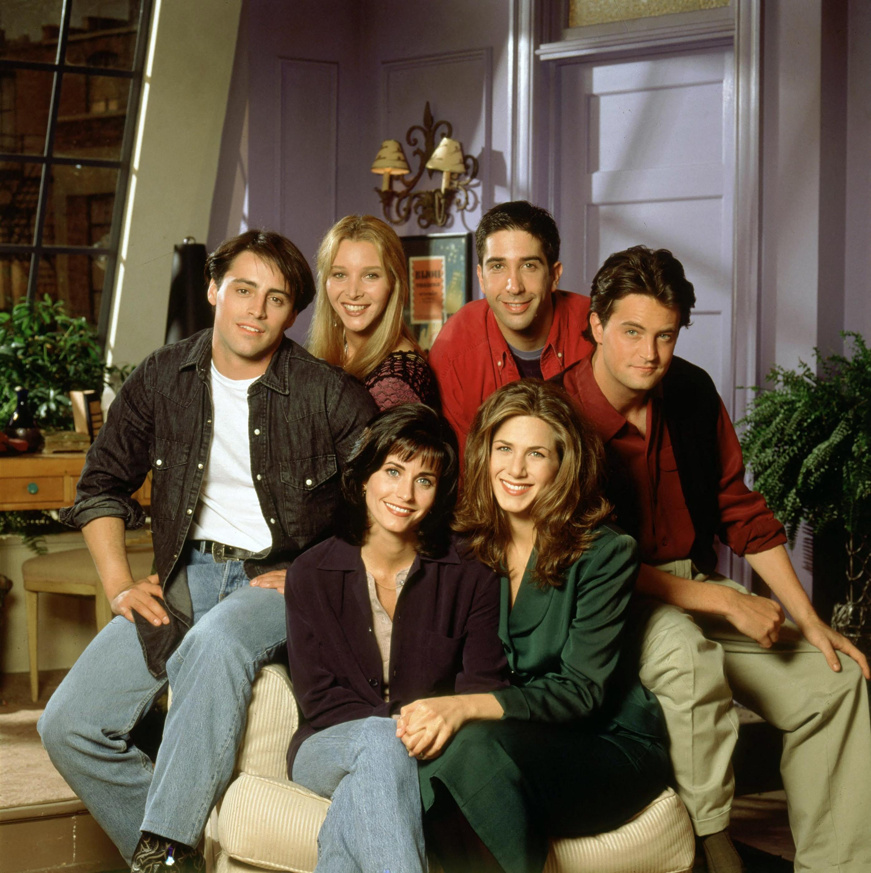 « Chandler (à droite sur la photo, lors de la première saison de Friends) a marqué notre adolescence, explique Benjamin, 43 ans. Lui et ses potes étaient devenus notre bande de copains. » Photo AFP/7e Art/Warner Bros Television/ Photo12