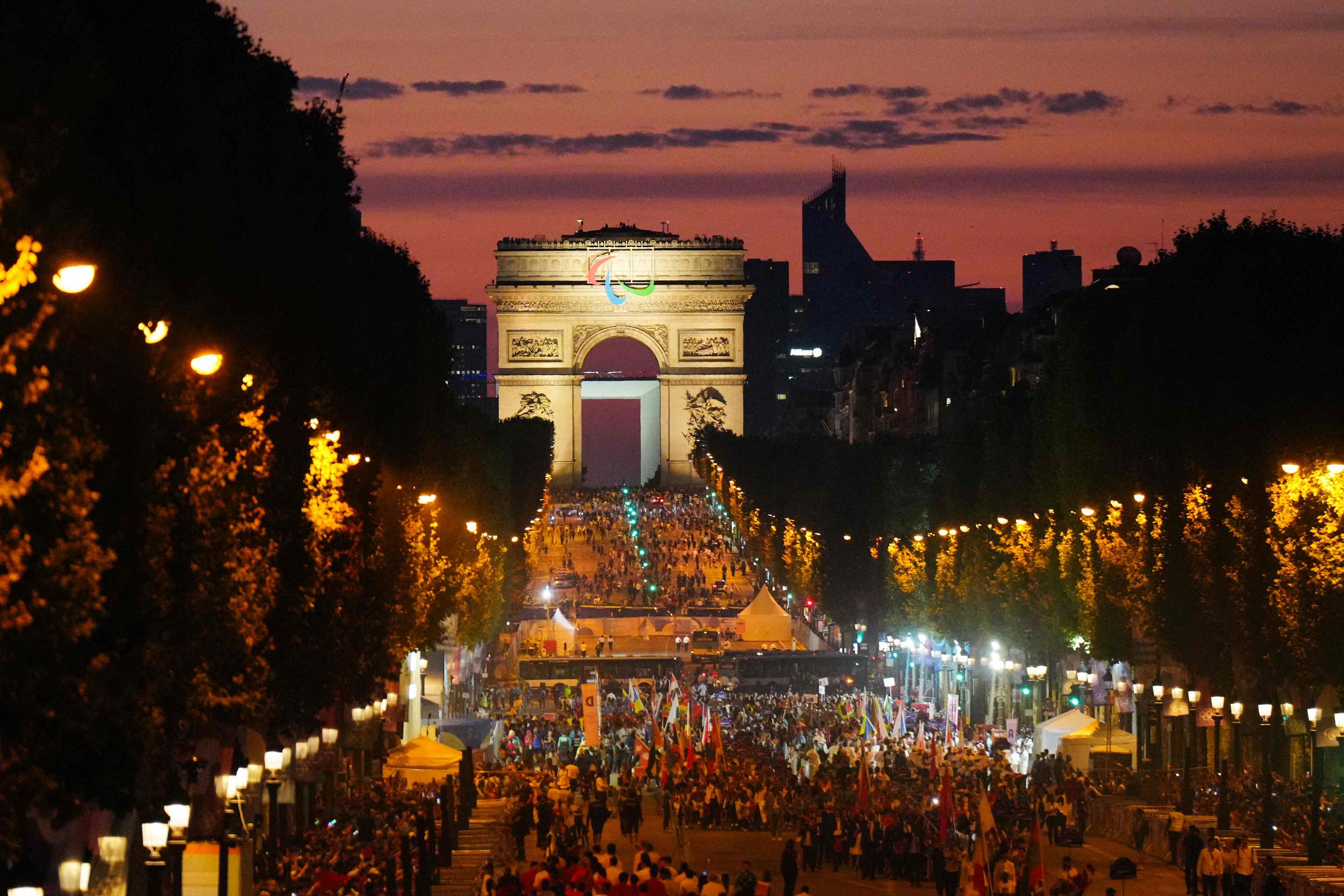 L'avenue des Champs-Élysées (VIIIe) lors de la cérémonie d'ouverture des Jeux paralympiques de Paris, le 28 août. AFP/Dimitar Dilkoff