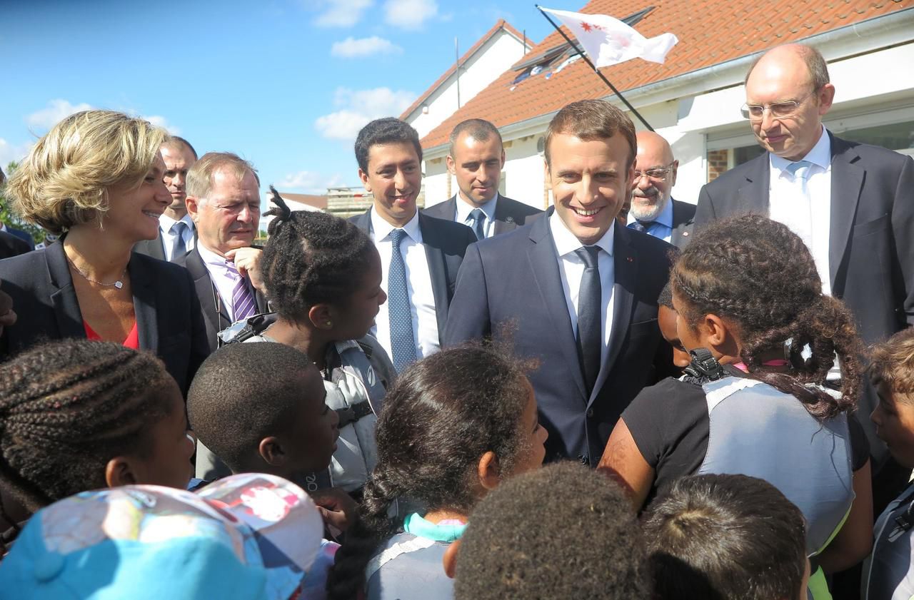 <b></b> Moisson, le 3 août. Le Président de la République Emmanuel Macron s’est rendu sur l’île de loisirs à la rencontre des enfants qui ne partent pas en vacances. 