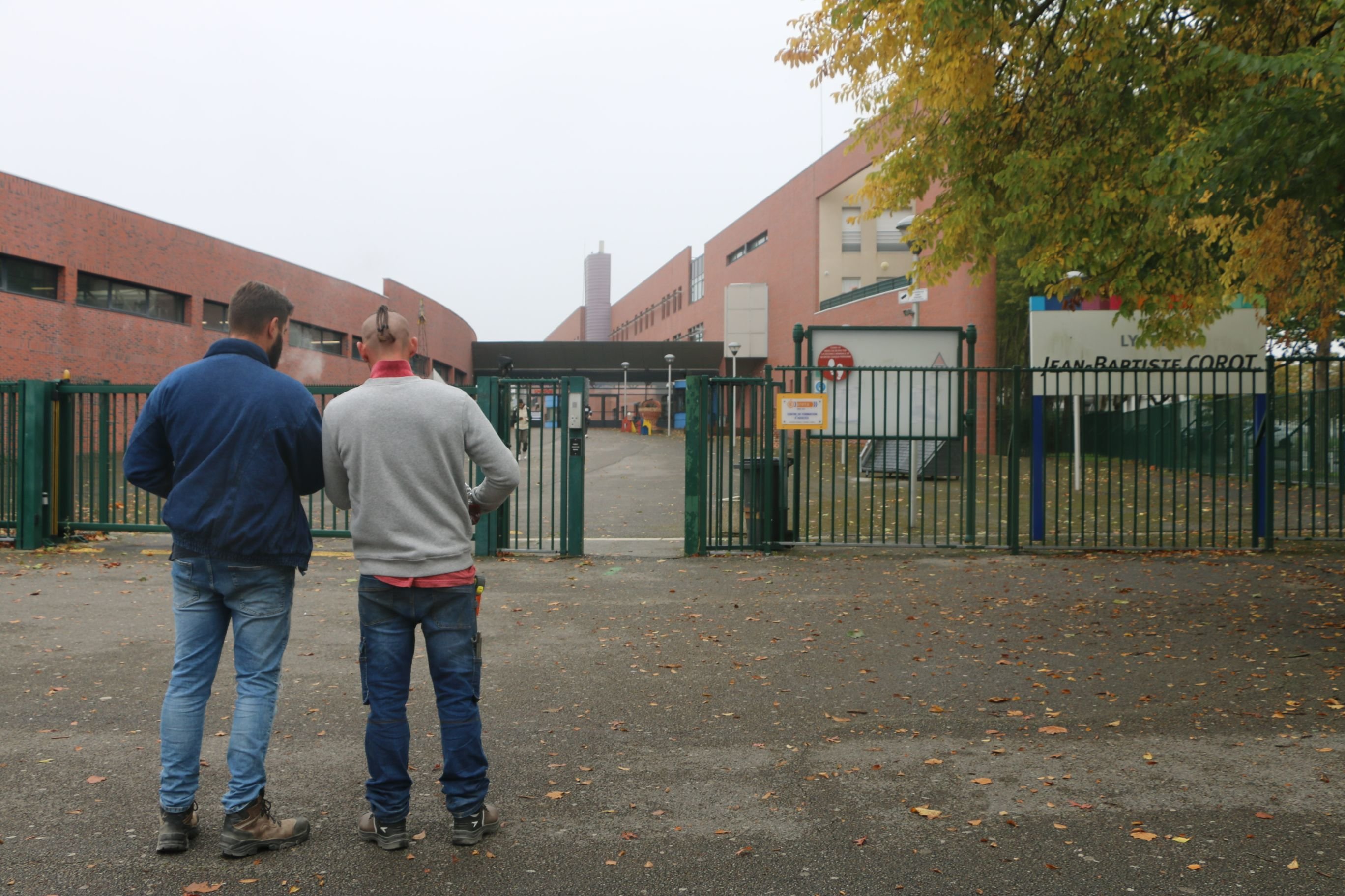 Lycée professionnel Jean-Baptiste-Corot de Beauvais (Oise), ce lundi. Environ 70 enseignants sont en grève depuis une semaine. LP/Juliette Duclos