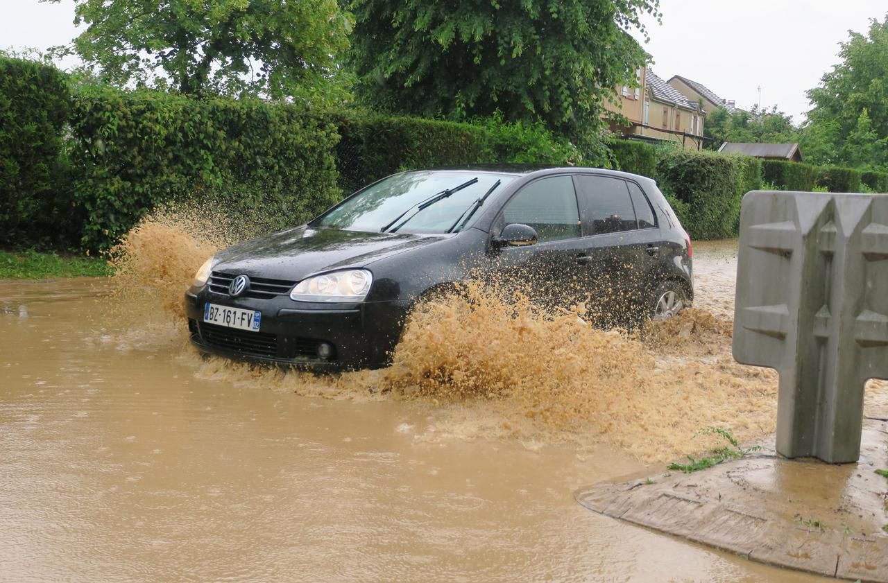 <b></b> Venette, ce vendredi. En deux heures de gros orage, la ville s'est retrouvée sous les eaux. Pour le plus grand désarroi des habitants.