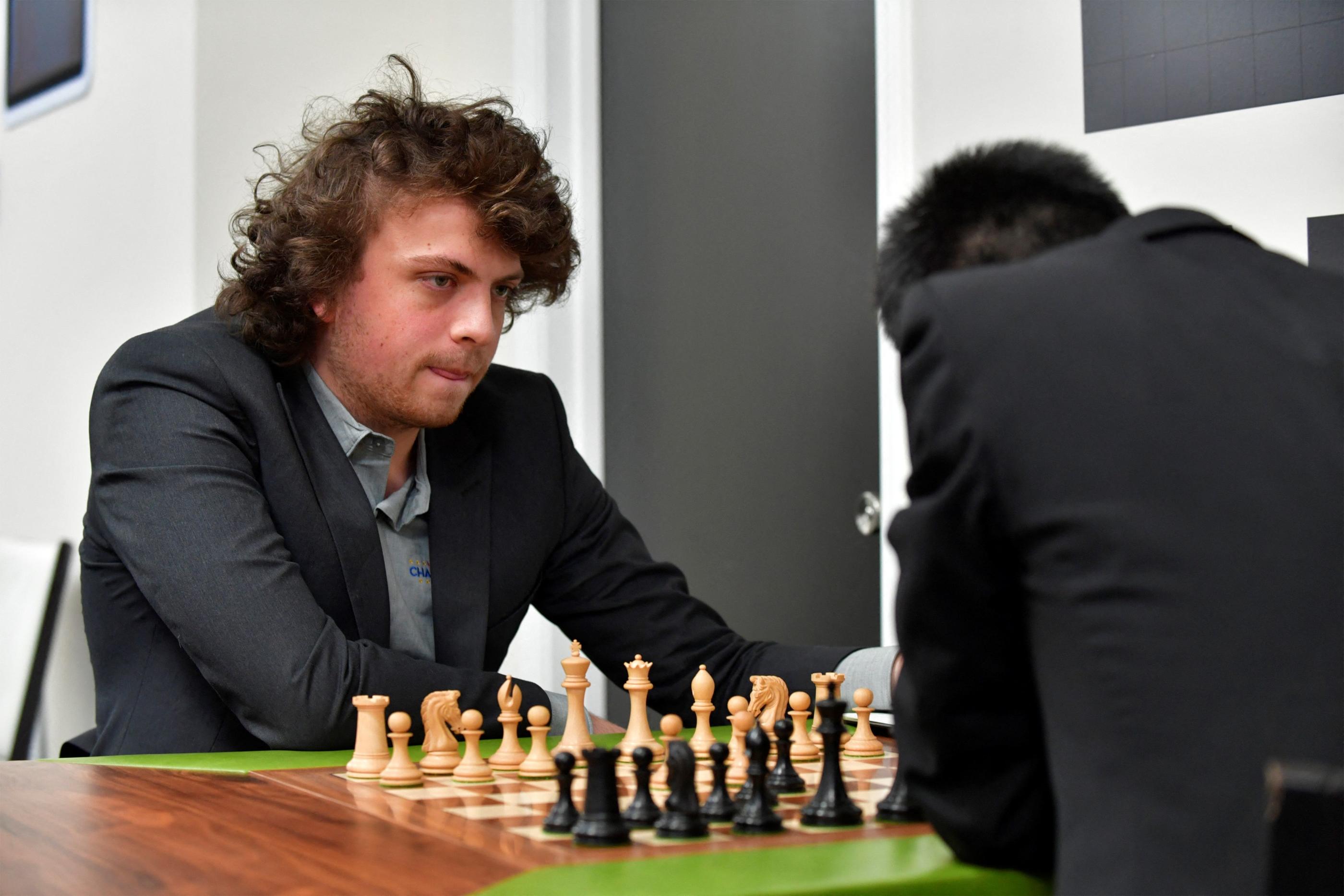 L'Américain Hans Niemann est accusé par Magnus Carlsen, l'un de ses rivaux, d'avoir triché en septembre 2022 au moyen d'un sex-toy. Tim Vizer / AFP