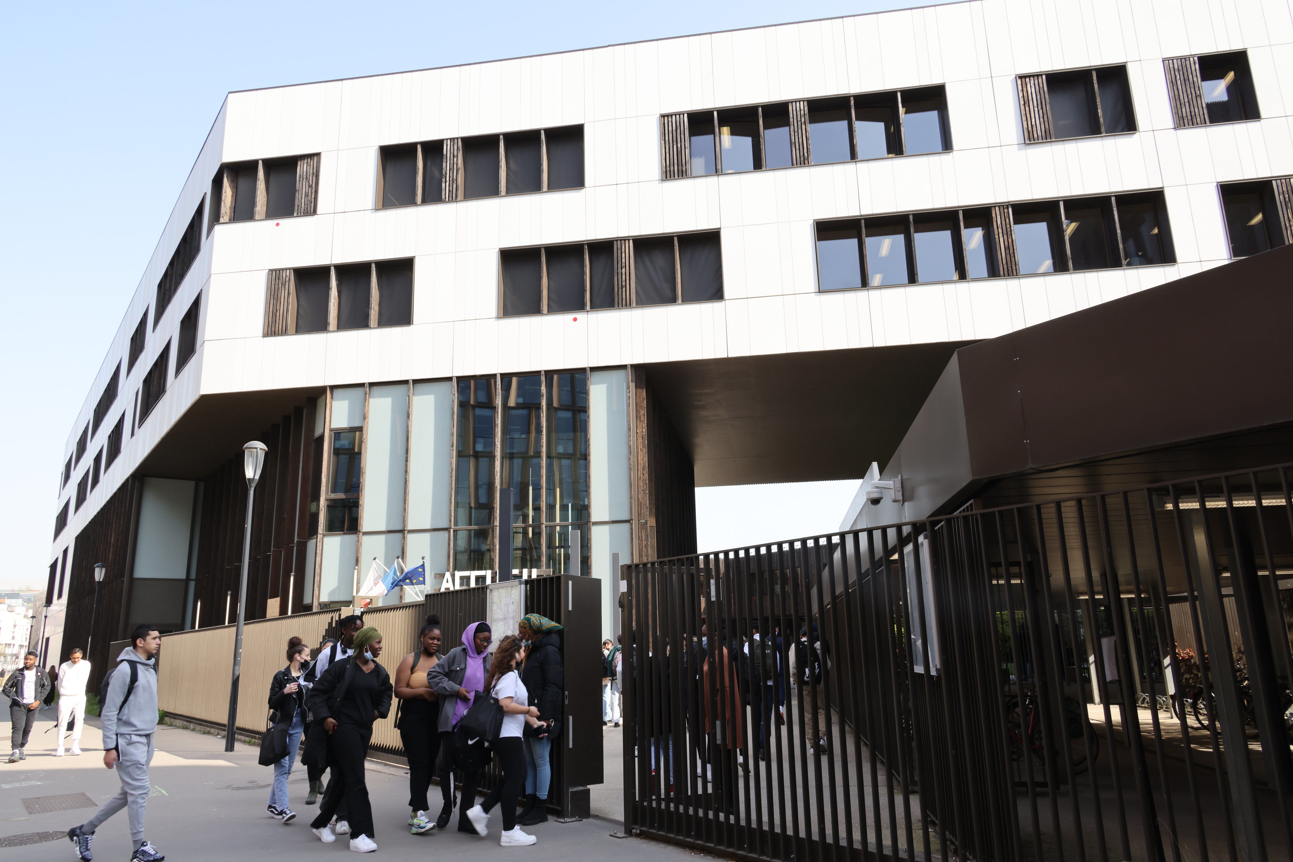 Saint-Denis, avril 2022. Le lycée, qui a ouvert ses portes en 2017, ne porte toujours pas officiellement le nom d'Angela Davis. LP/Delphine Goldsztejn