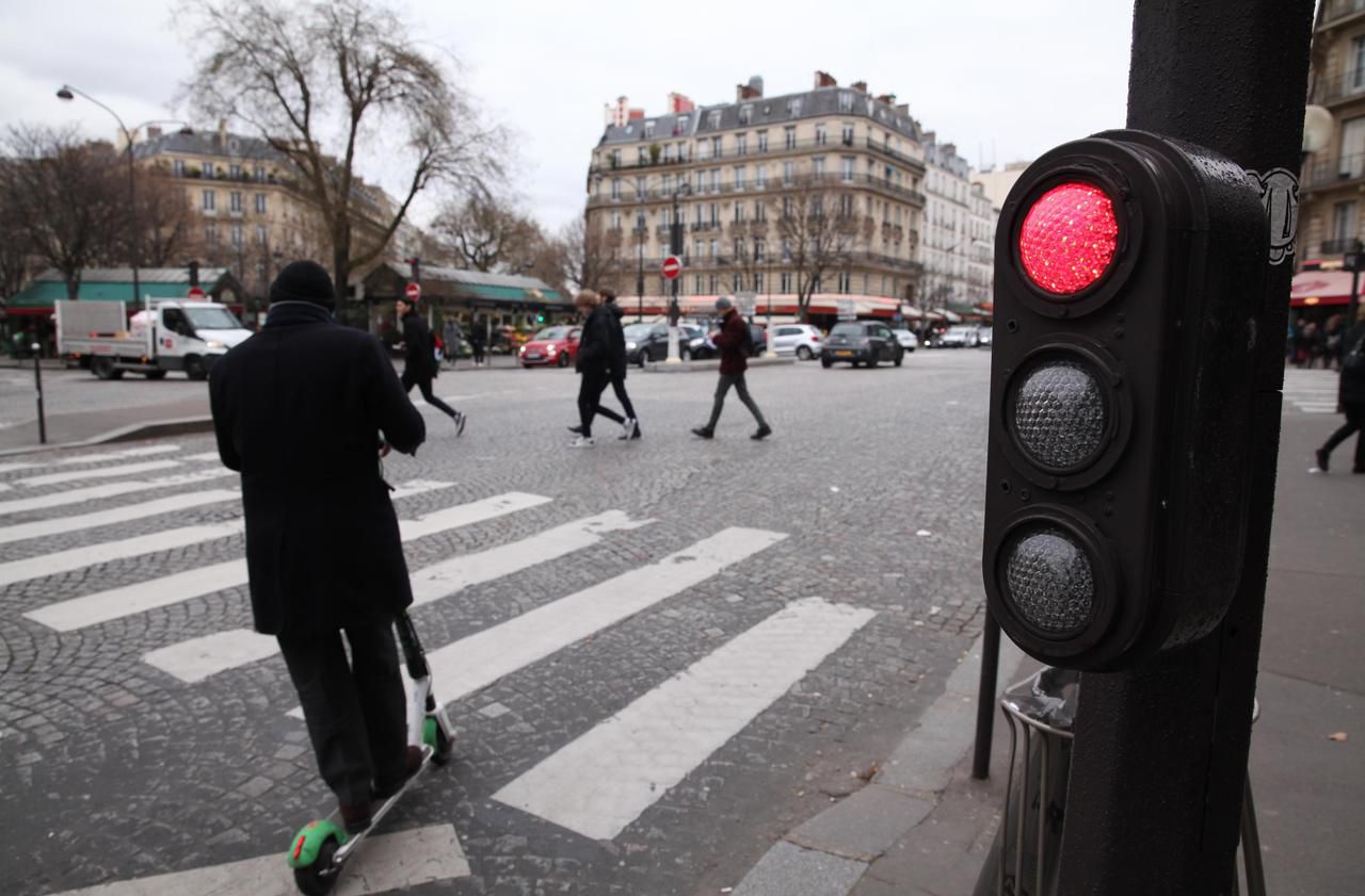 Les conducteurs de trottinettes électriques sont particulièrement vulnérables dans la circulation parisienne, surtout quand ils se mettent à poursuivre des berlines VTC. (Illustration) LP/Olivier Boitet