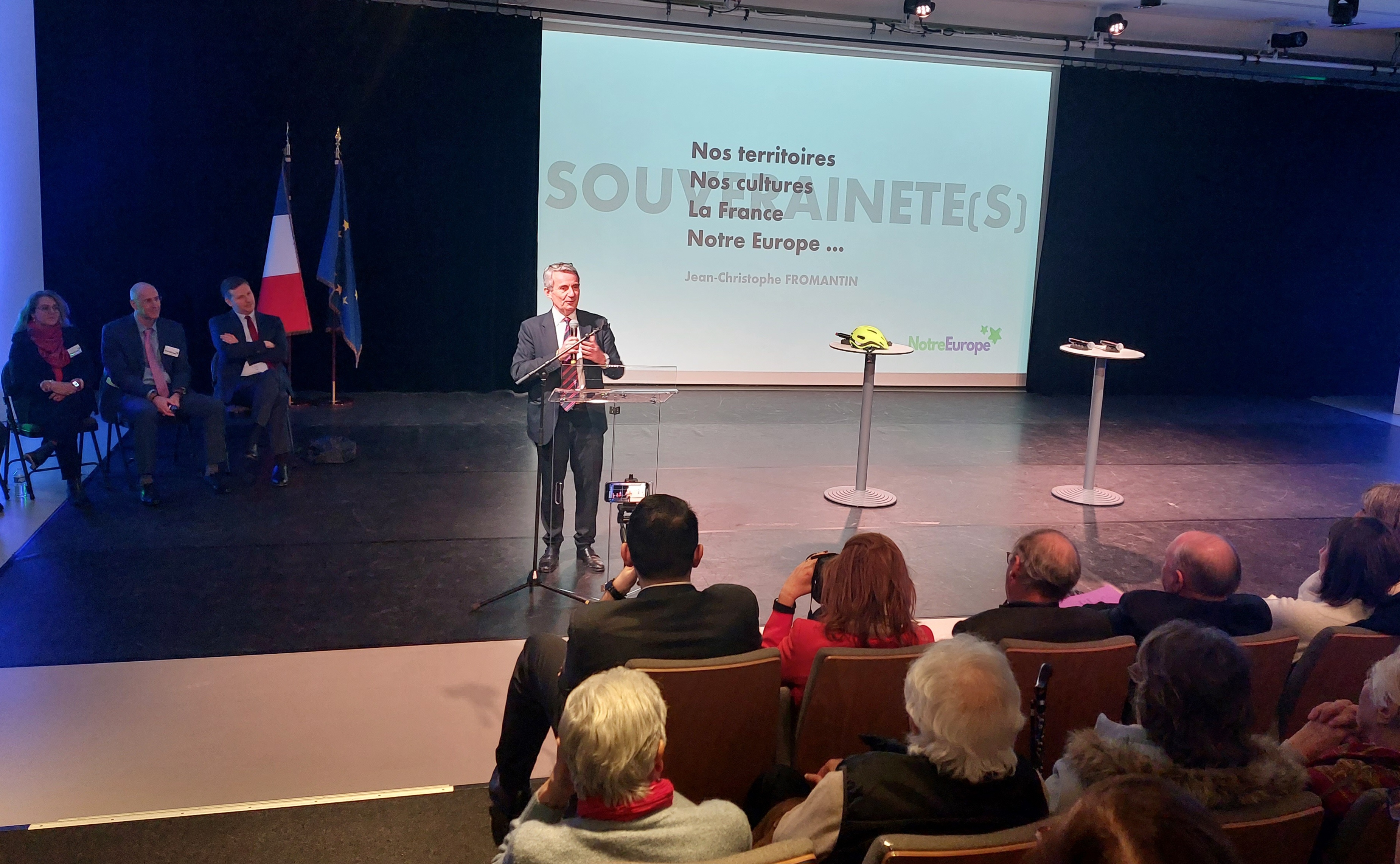 Neuilly, ce mercredi soir. Le maire (DVD) Jean-Christophe Fromantin a lancé au théâtre des Sablons la campagne de la liste Notre Europe pour les élections du juin 2024. LP/Anne-Sophie Damecour