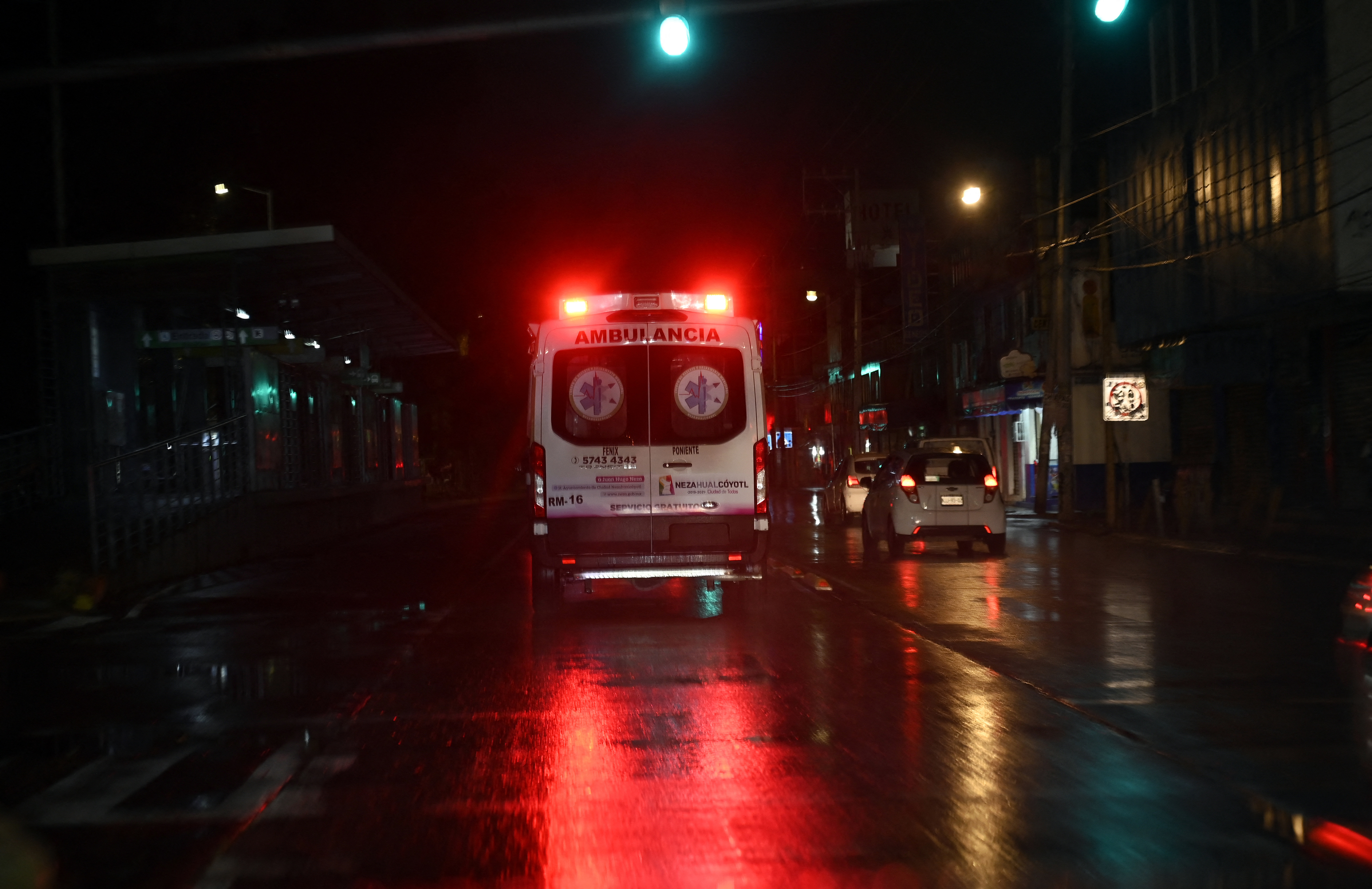 De nombreuses ambulances se sont rendues sur place pour transporter les personnes malades vers différents hôpitaux du secteur. (Illustration) AFP/ Alfredo Estrella