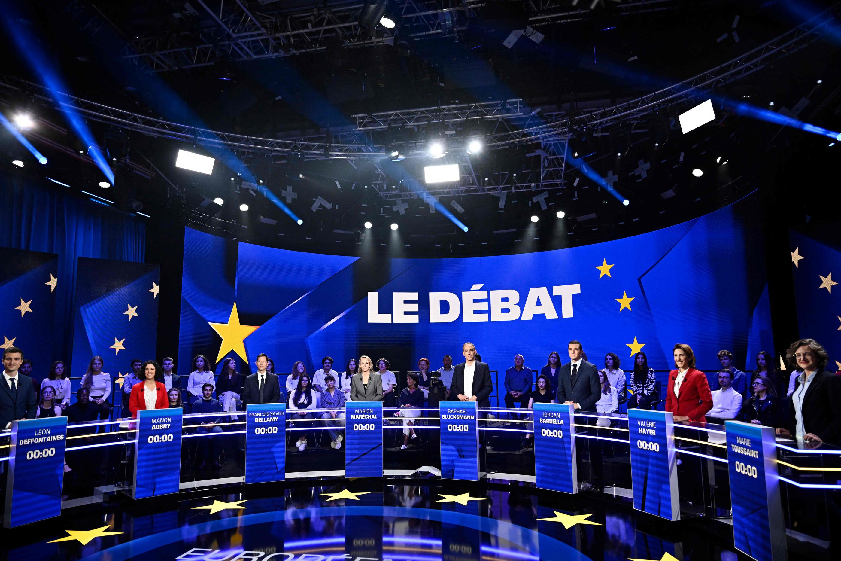 Les huit principales têtes de liste aux élections européennes, ici lors d'un débat sur BFMTV le 27 mai, savent que tout peut basculer dans la dernière ligne droite. AFP/Julien de Rosa