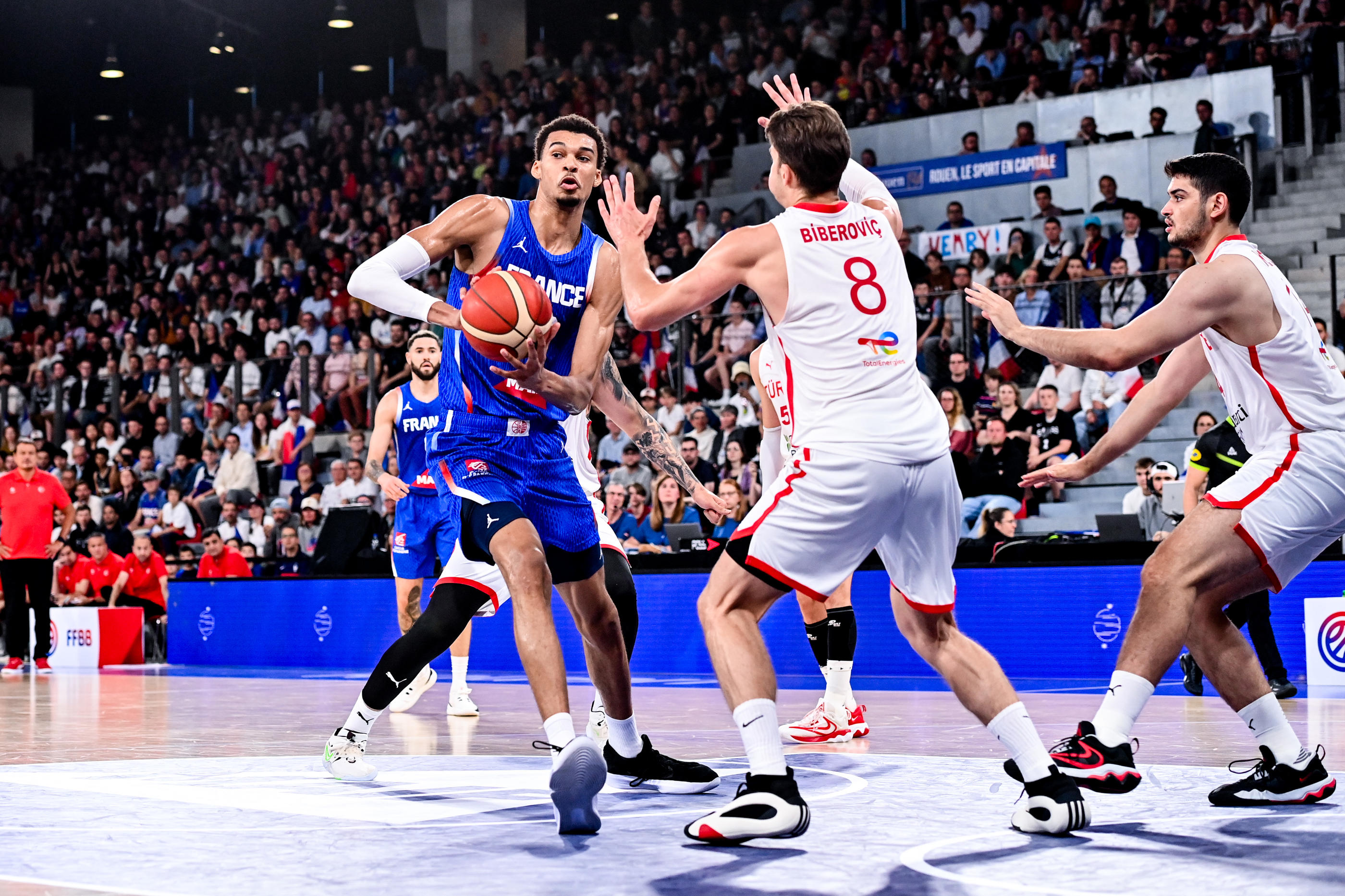 Avec 24 points, 6 rebonds et 4 passes en 20 minutes, Victor Wembanyama a été l'un des grands artisans du succès des Bleus contre la Turquie (96-46) mercredi lors du 1er match de préparation pour les Bleus. Icon Sport/Sandra Ruhaut