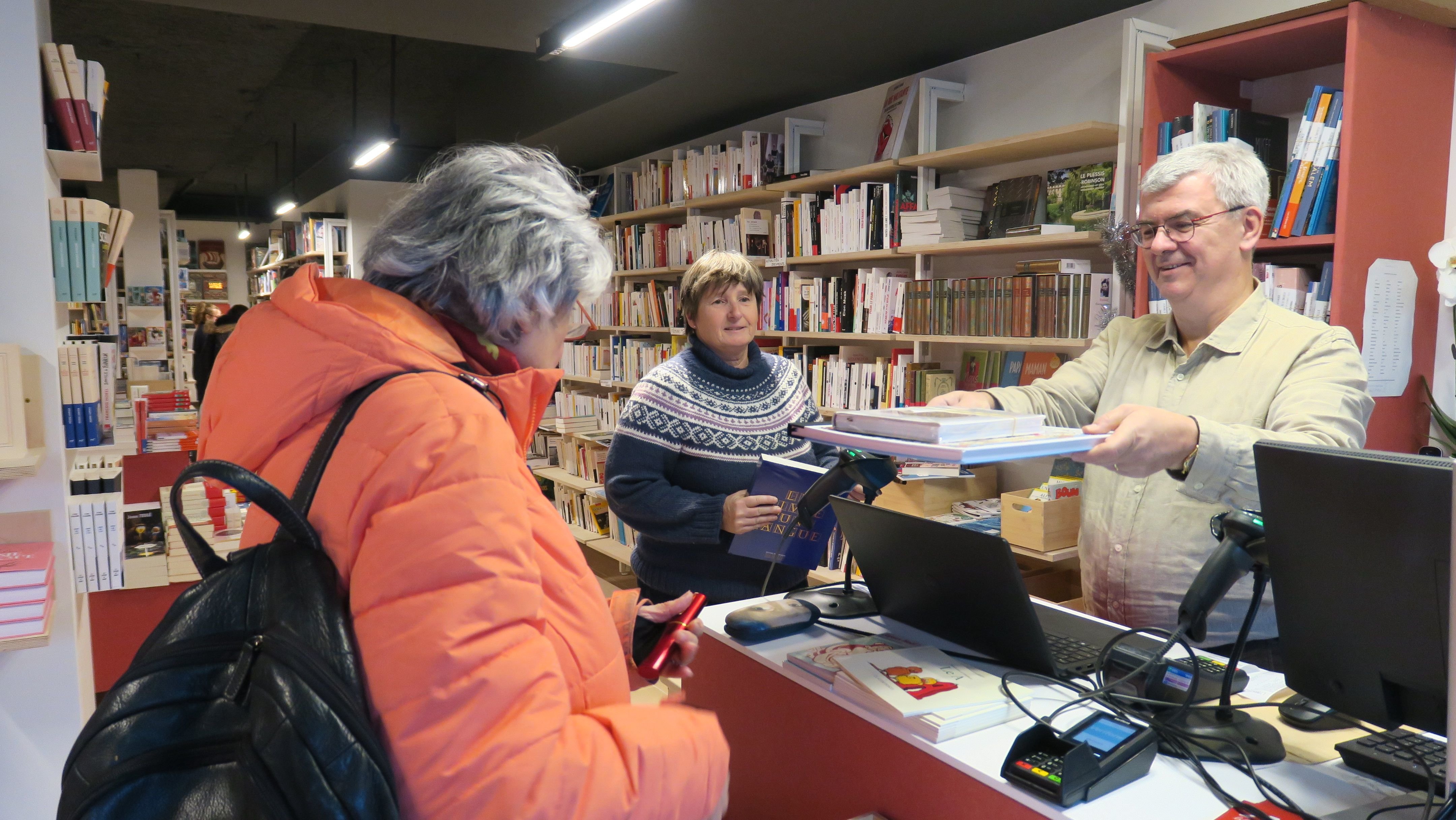 Le Plessis-Robinson (Hauts-de-Seine), le 15 décembre 2023. Ancien cadre commercial dans l'automobile, Frédéric Neumager a ouvert sa propre librairie, la seule de cette commune de quelque 30000 habitants. LP/H.D.