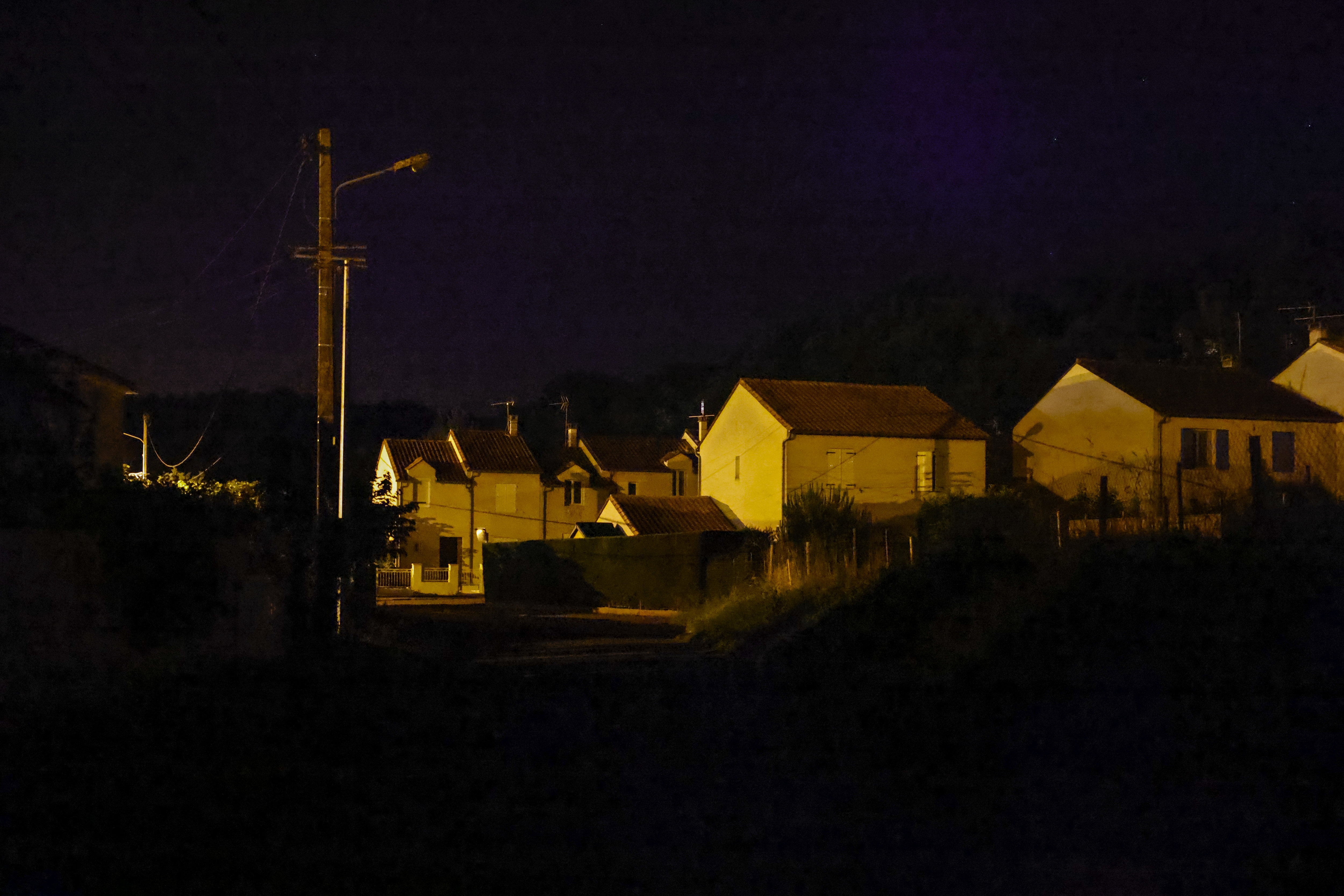 Comme dans beaucoup de villes, Etrechy a éteint son éclairage public la nuit depuis jeudi. A Montgeron, la commune sera en grande partie plongée dans le noir, dès janvier (Illustration). LP/Olivier Corsan
