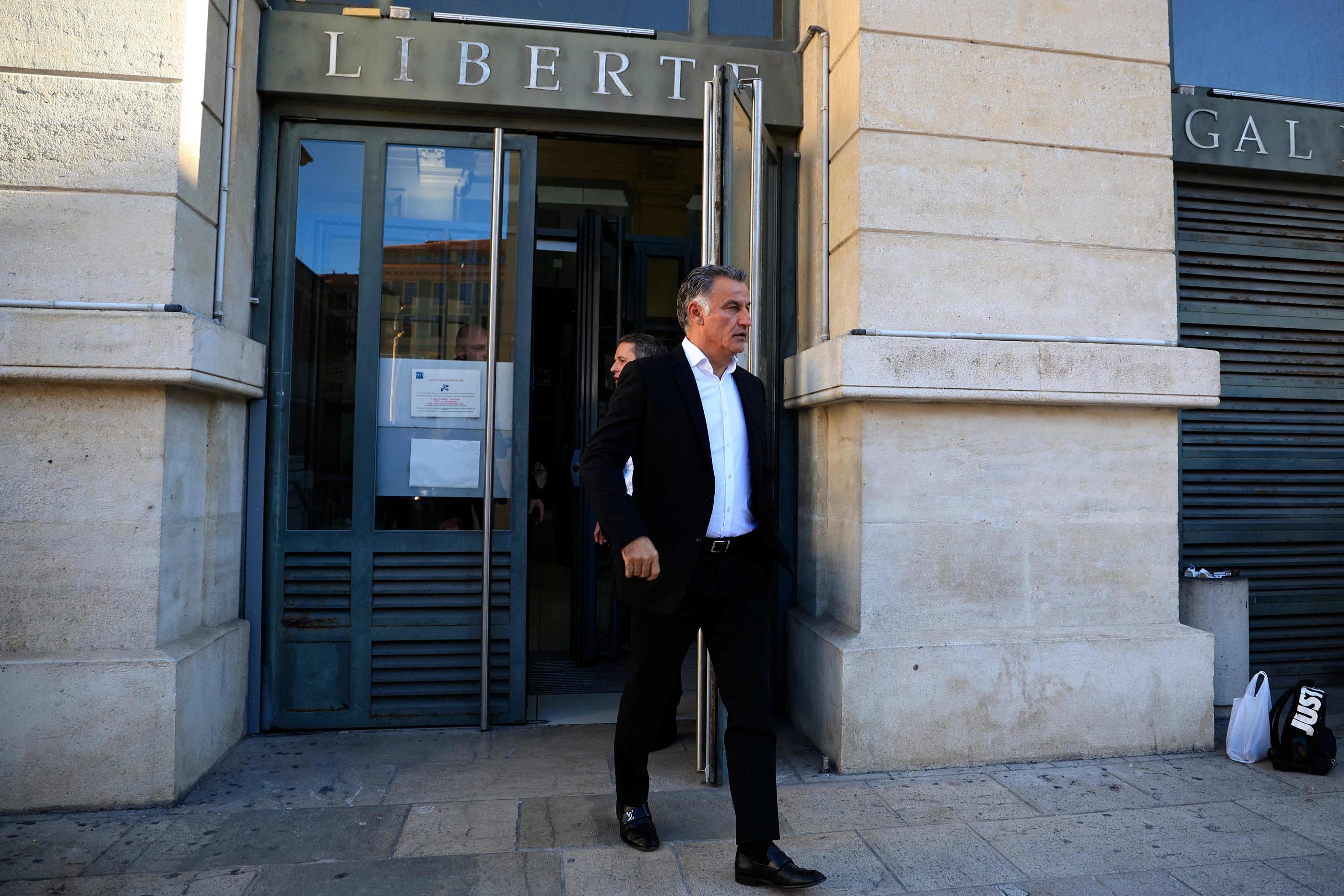 « Aucune des deux infractions n'est caractérisée », a expliqué le tribunal correctionnel de Nice (Alpes-Maritimes) ce jeudi au sujet de Christophe Galtier (ici le 15 décembre, lors d'une interruption d'audience). AFP/Valéry Hache