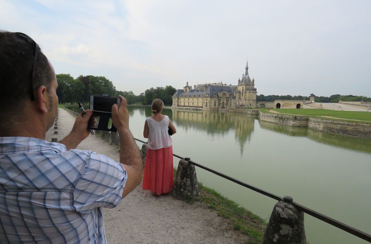 <b></b> En ce mois de juillet, le parc du château de Chantilly est très prisé des touristes. 