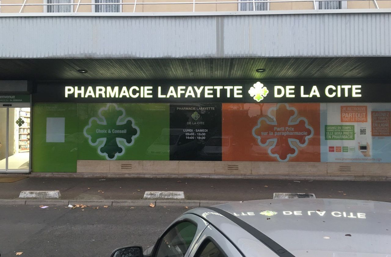 <b></b> Colombes (Hauts-de-Seine). Les patrons de cette pharmacie ont été agressés mardi 17 mars par Sofiane F., 31 ans.